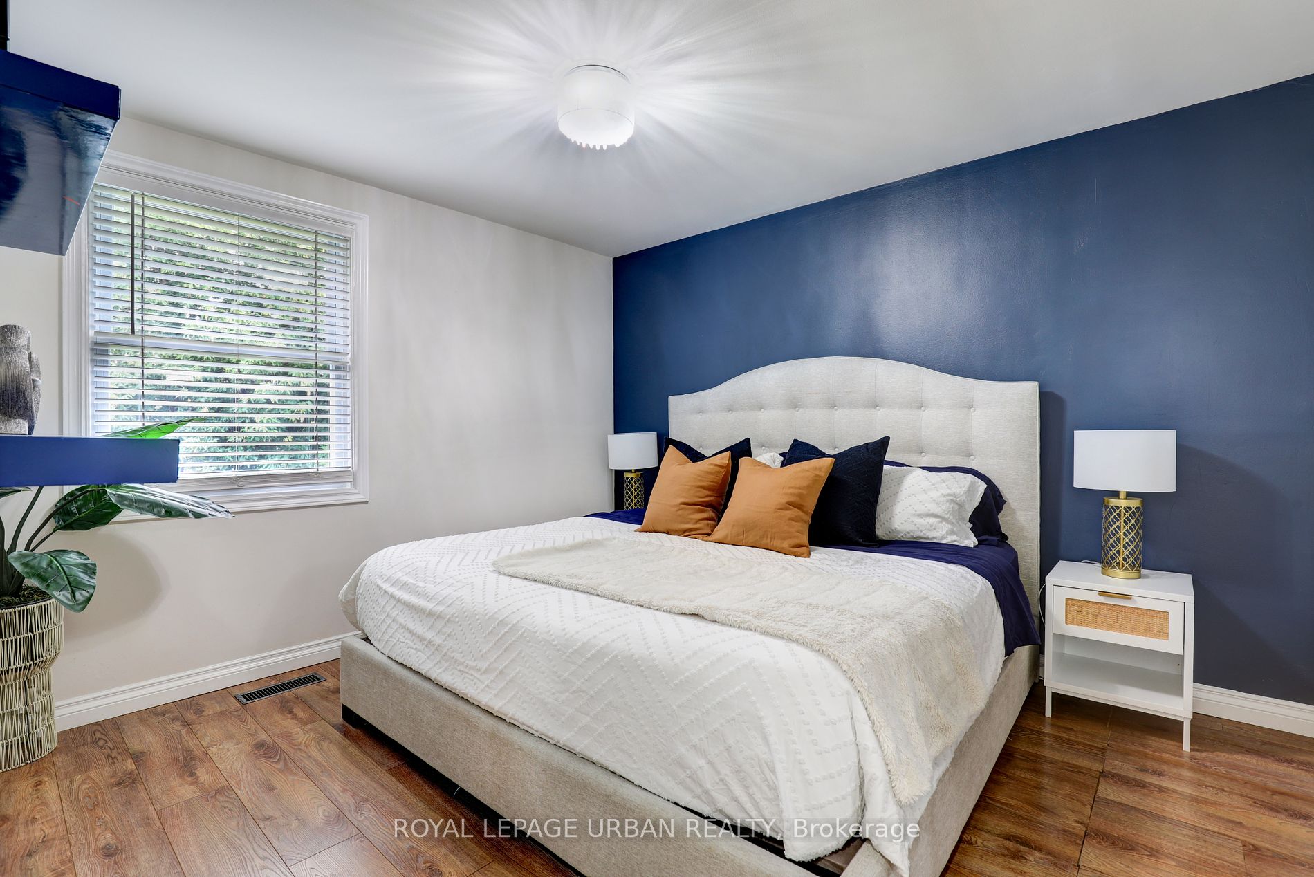 21 White Abbey Park