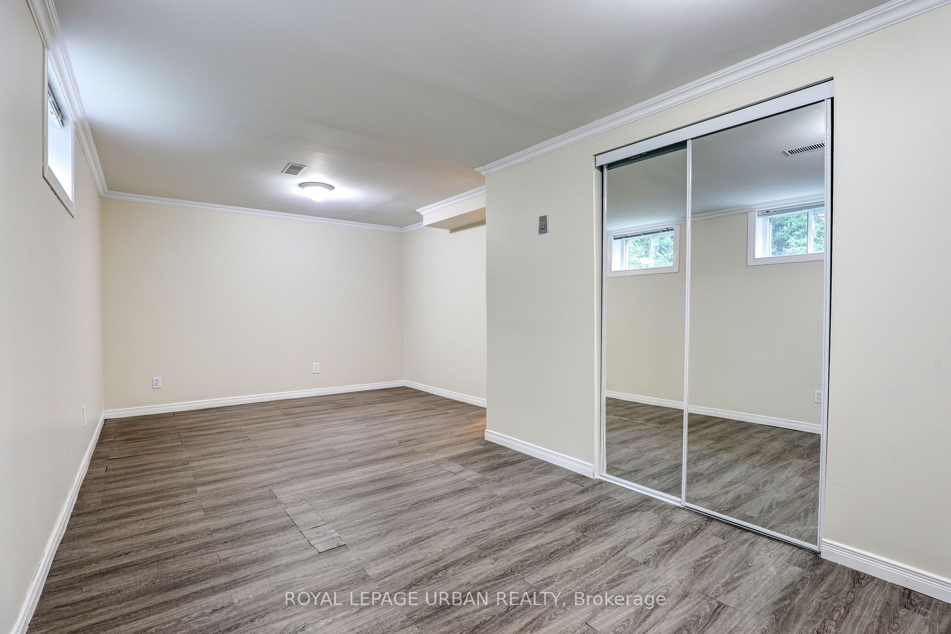 21 White Abbey Park