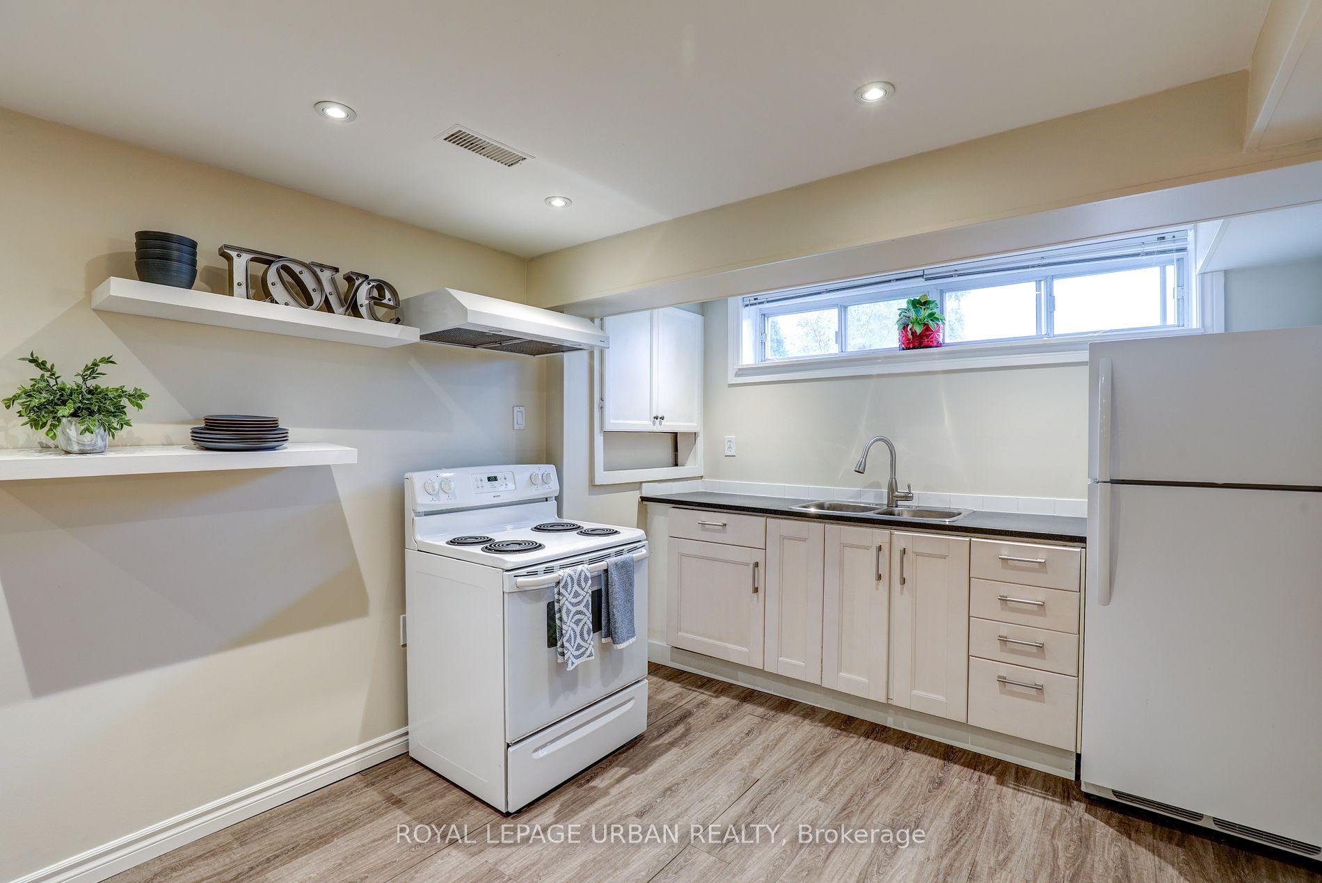 21 White Abbey Park