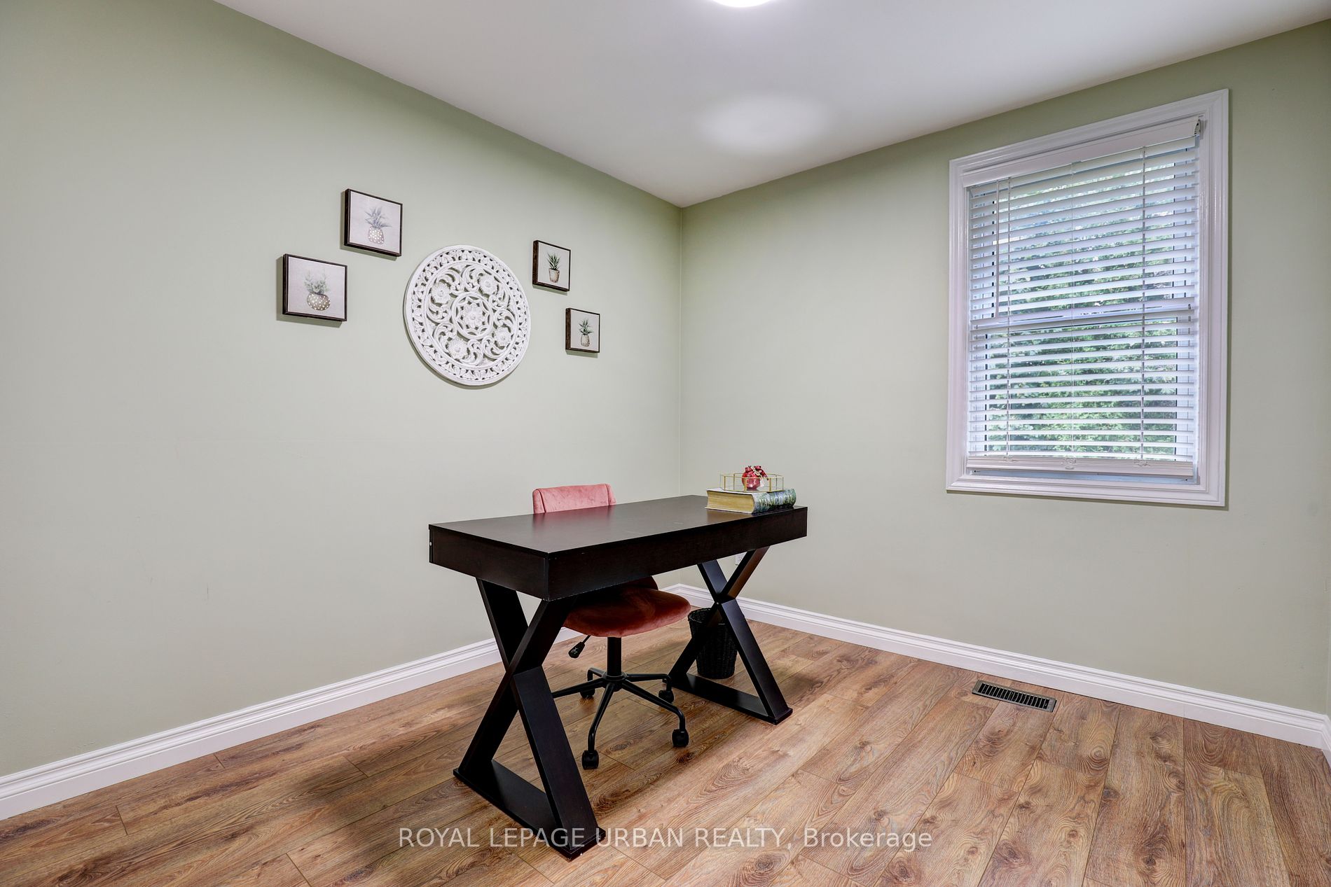 21 White Abbey Park