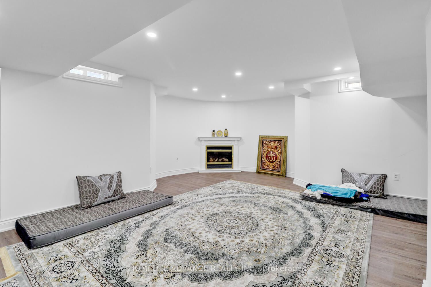 2396 Southcott Road