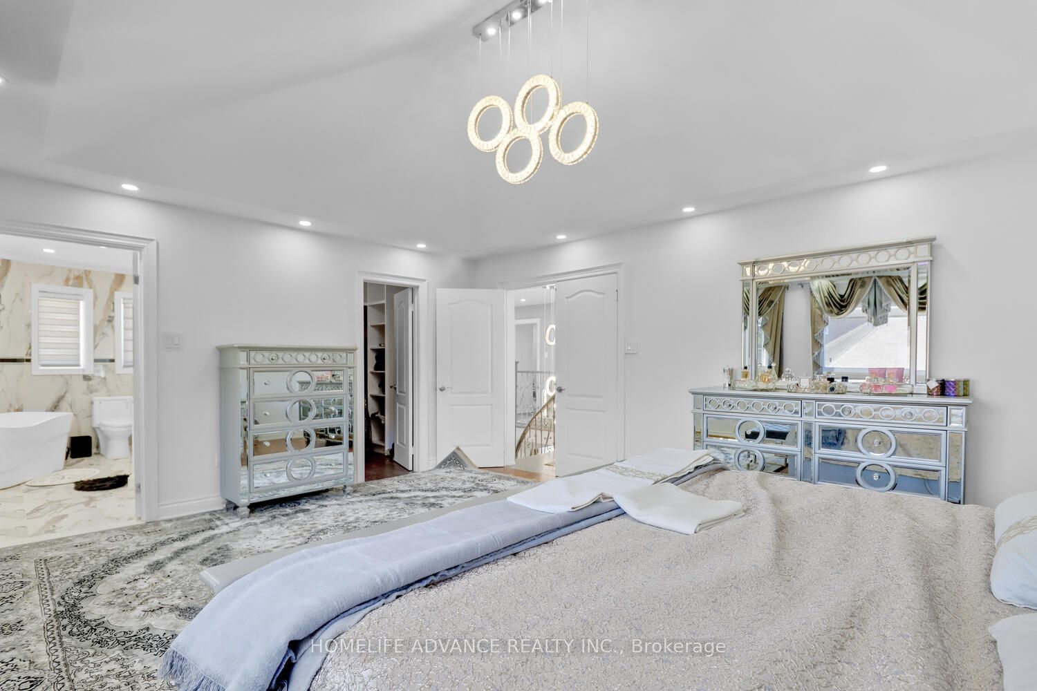 2396 Southcott Road