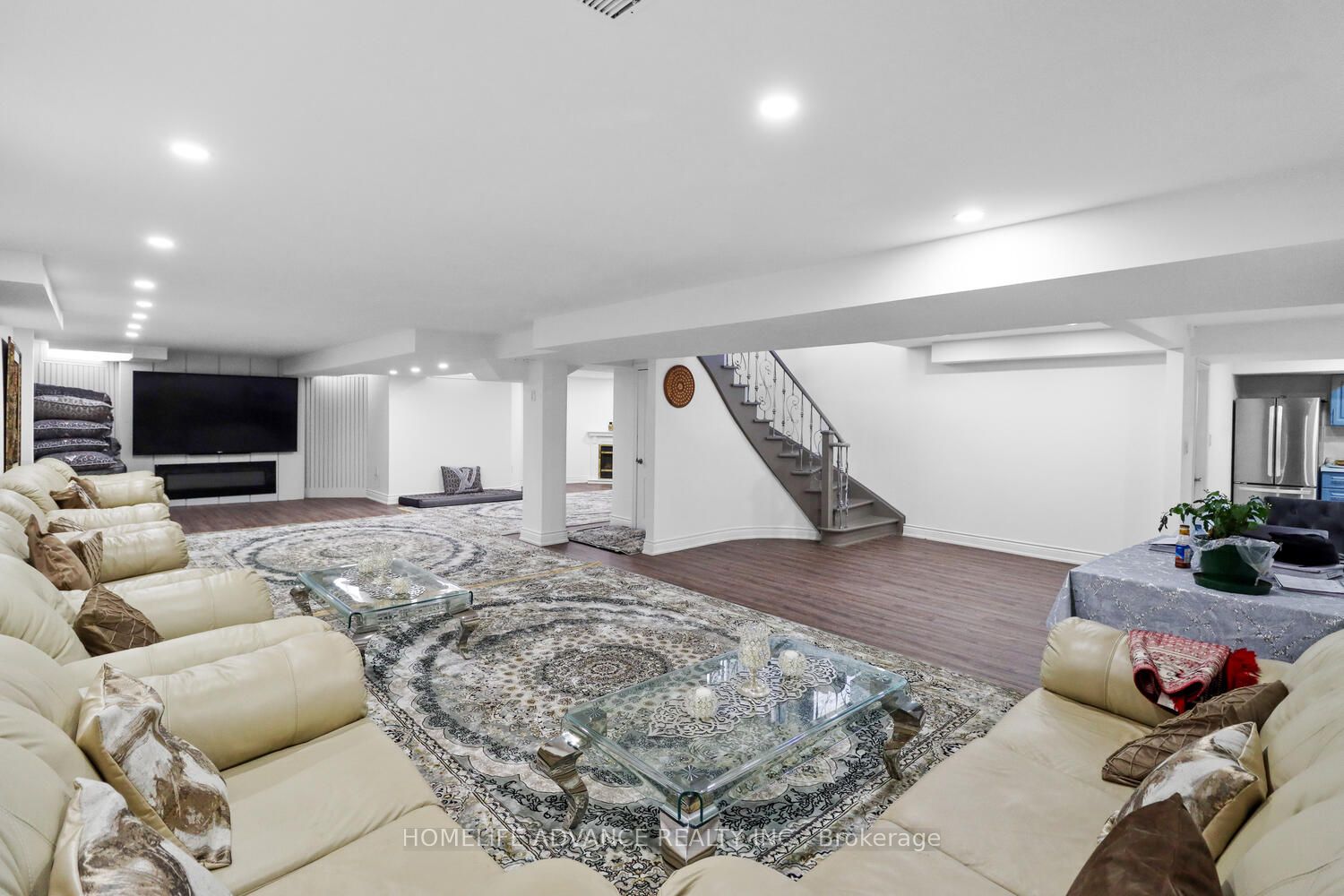 2396 Southcott Road