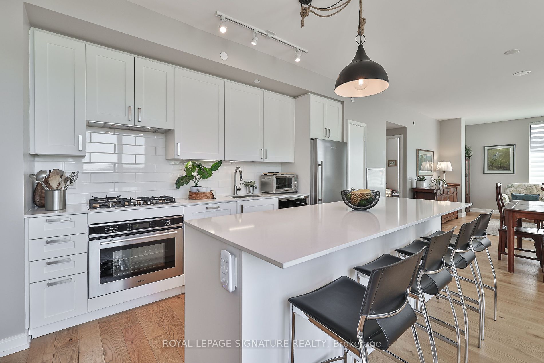 1100 Kingston Road, #216