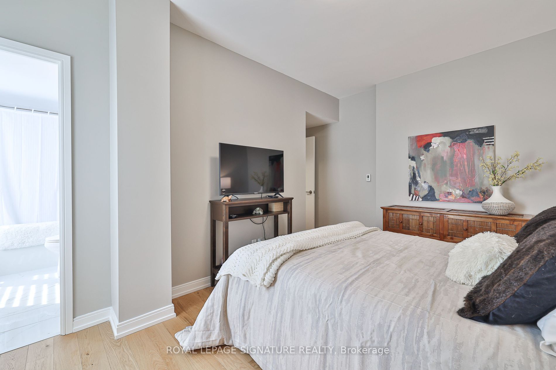 1100 Kingston Road, #216