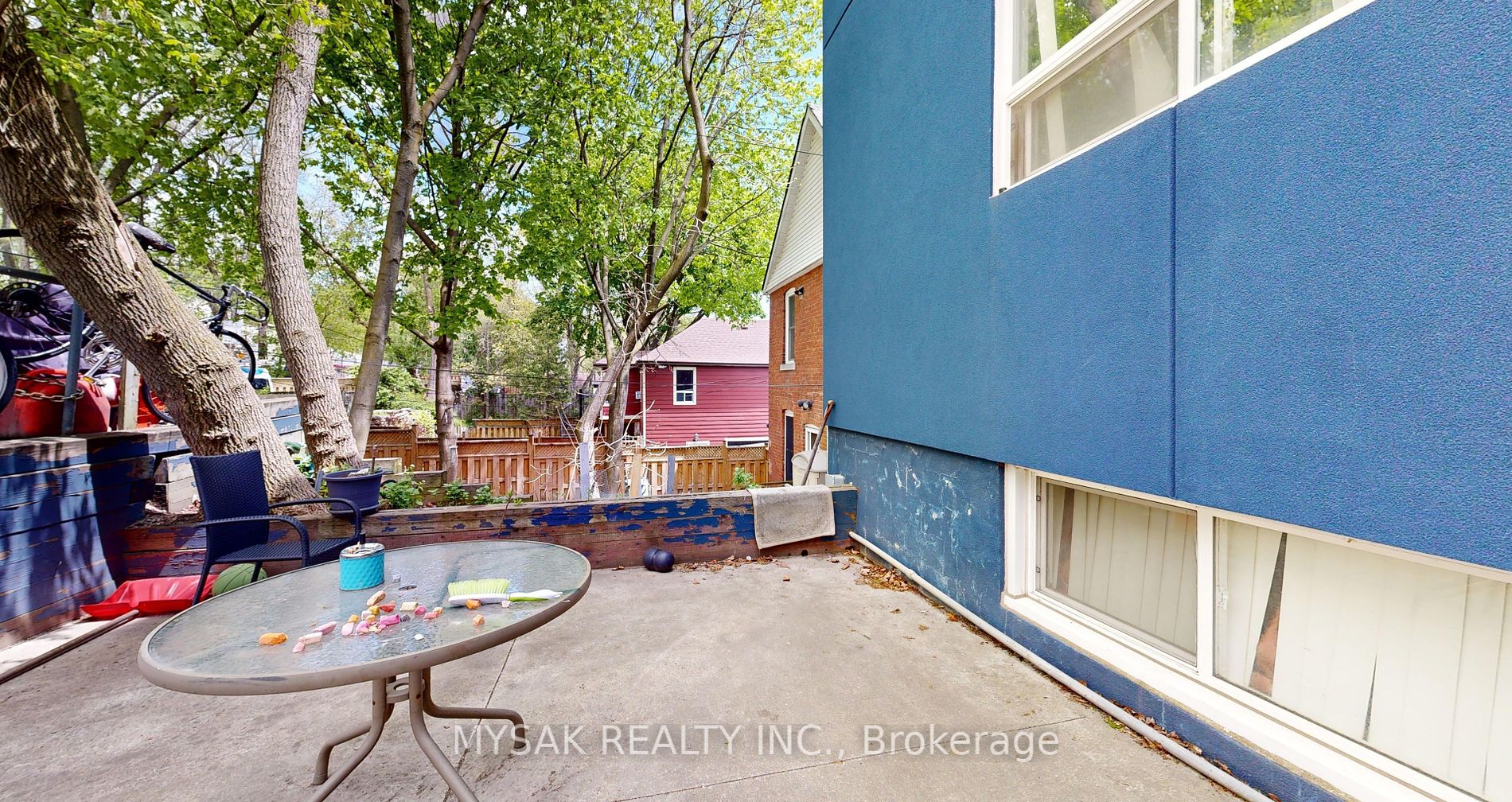 10 Ivy Avenue