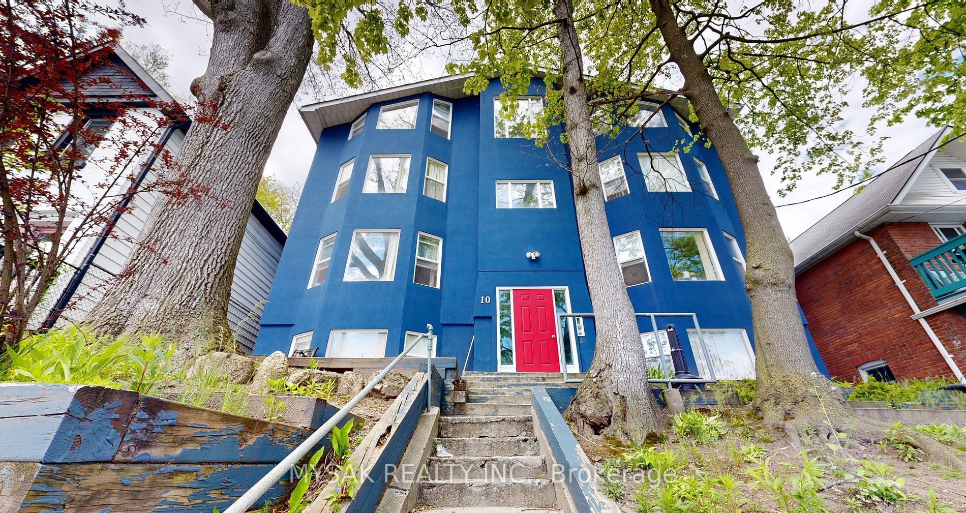 10 Ivy Avenue