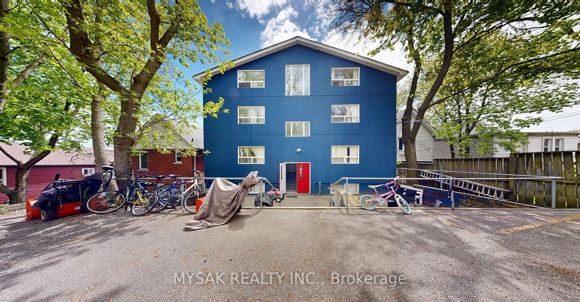 10 Ivy Avenue