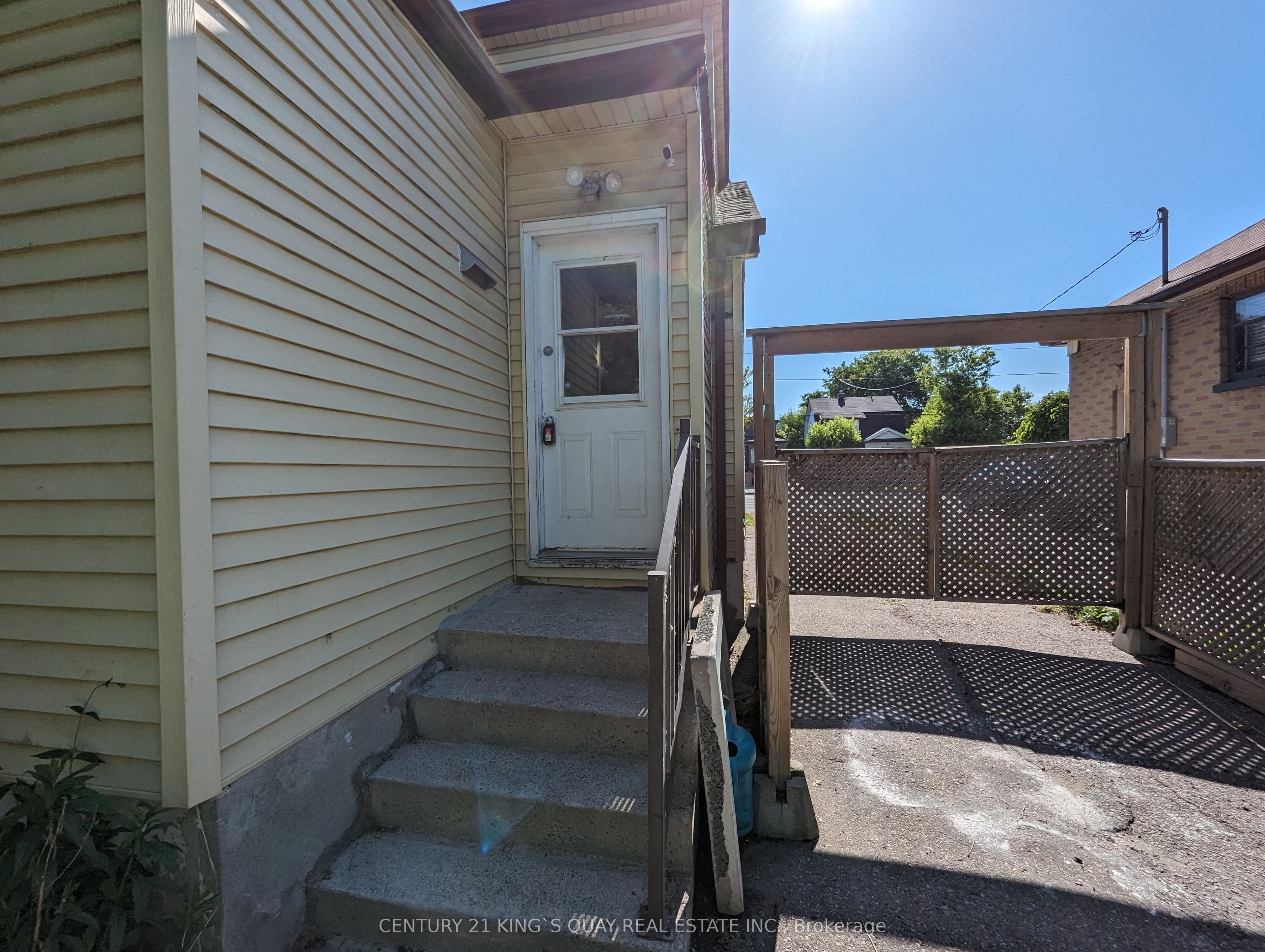 211 Park Road S