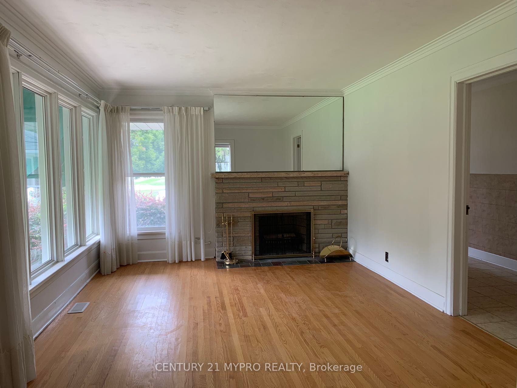 114 Front Street E, #Main