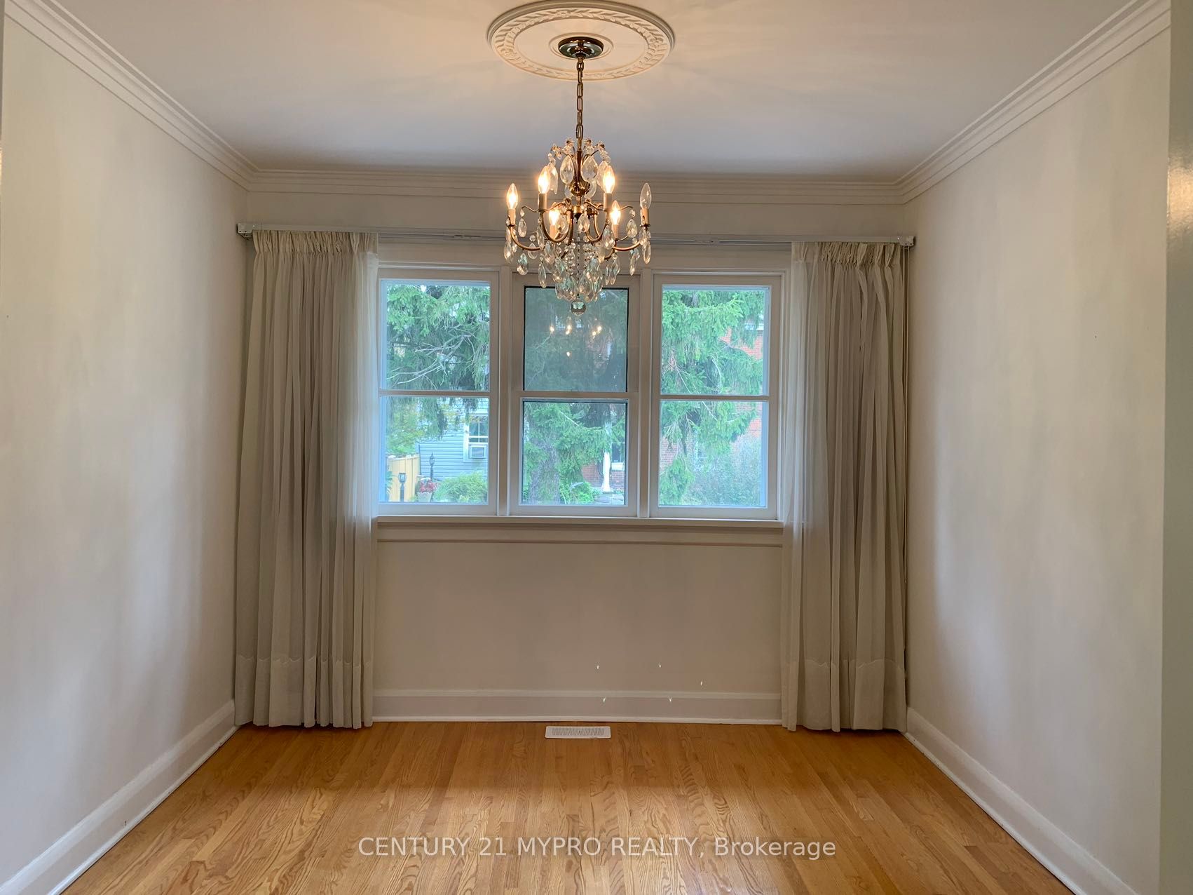 114 Front Street E, #Main