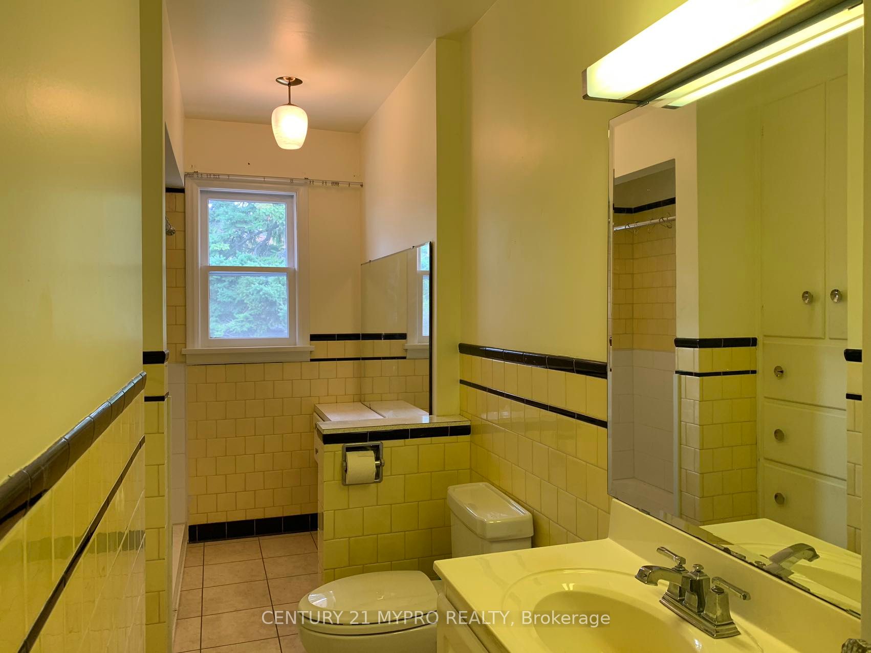 114 Front Street E, #Main