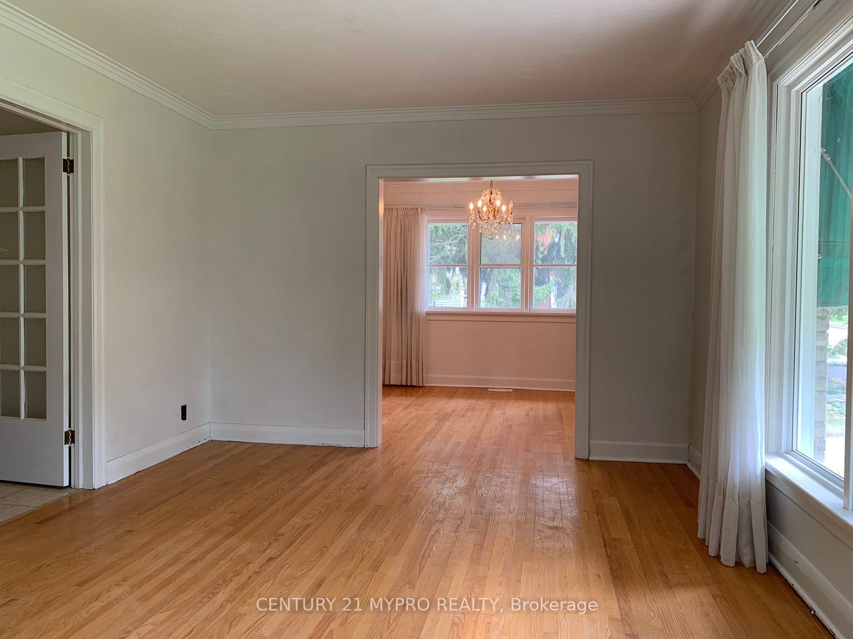 114 Front Street E, #Main