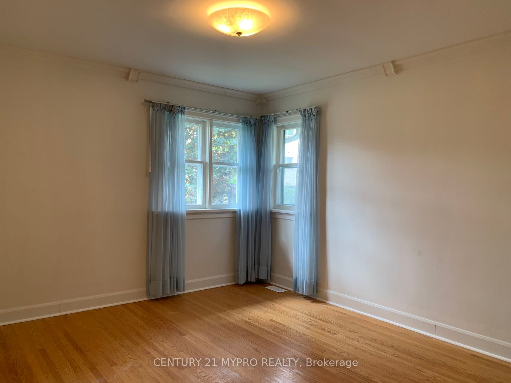 114 Front Street E, #Main