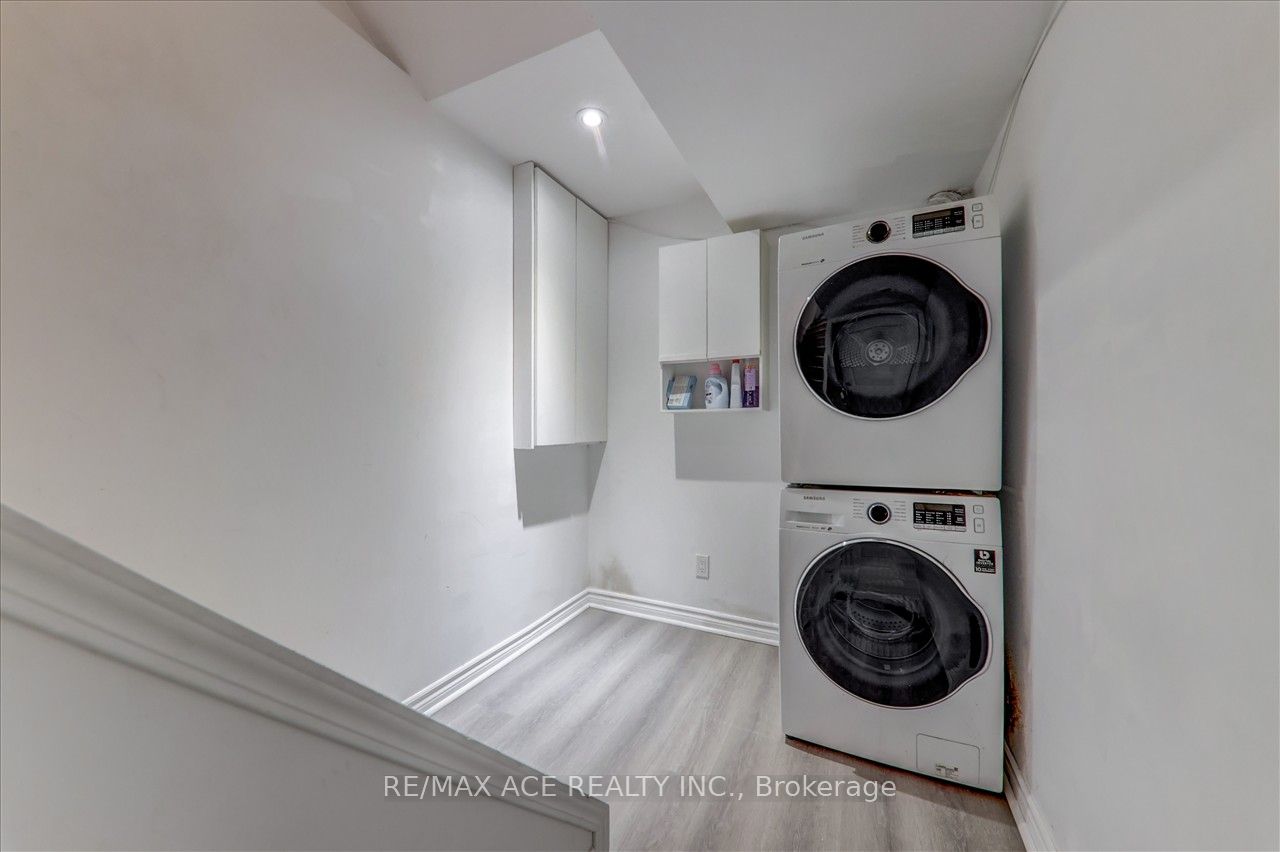 1121 Sandhurst Circle, #20
