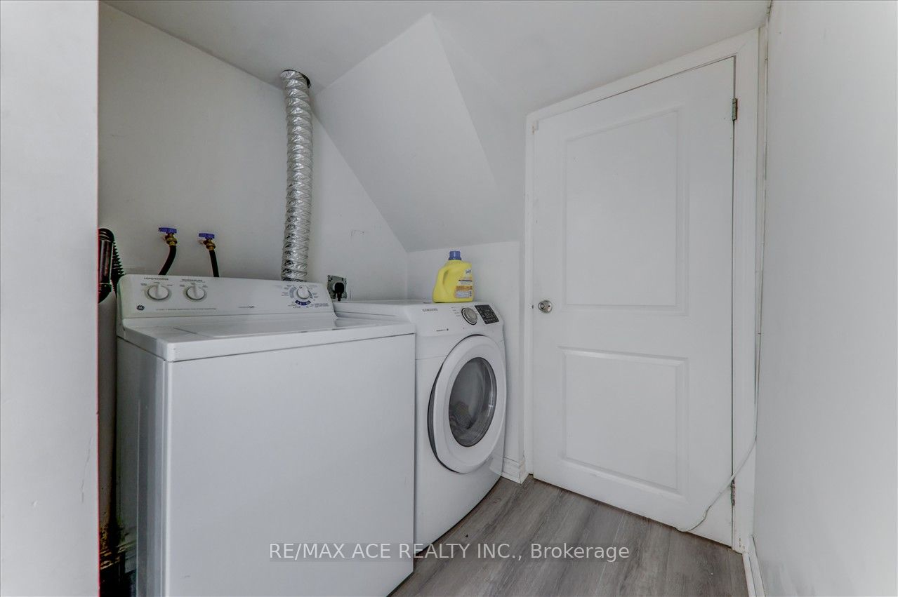 1121 Sandhurst Circle, #20