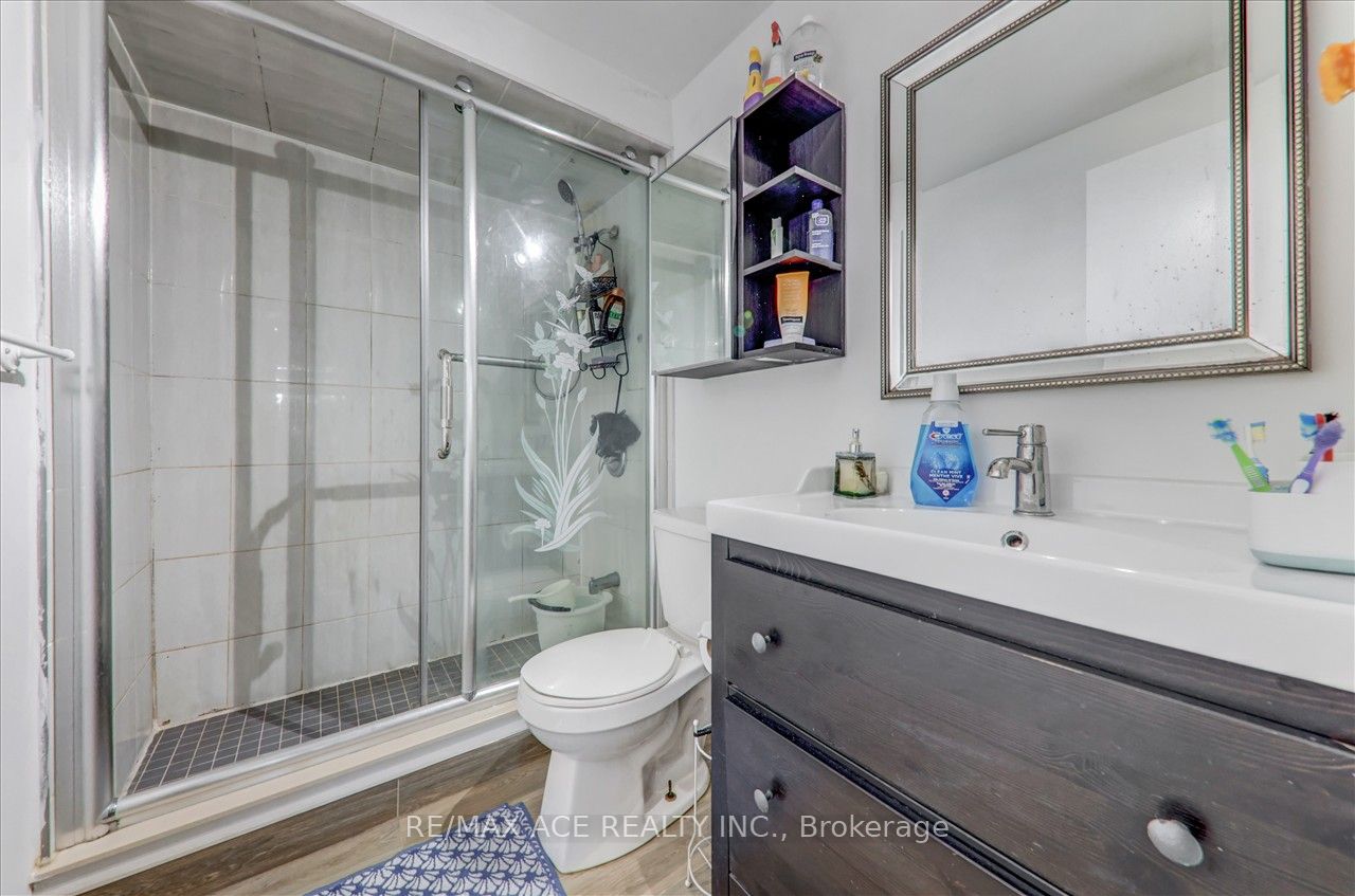 1121 Sandhurst Circle, #20