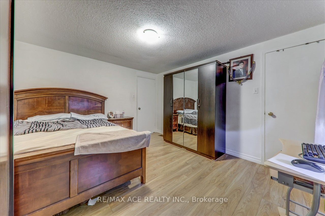 1121 Sandhurst Circle, #20