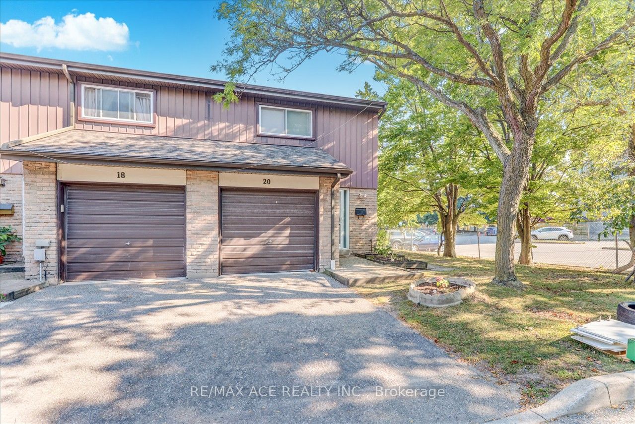 1121 Sandhurst Circle, #20