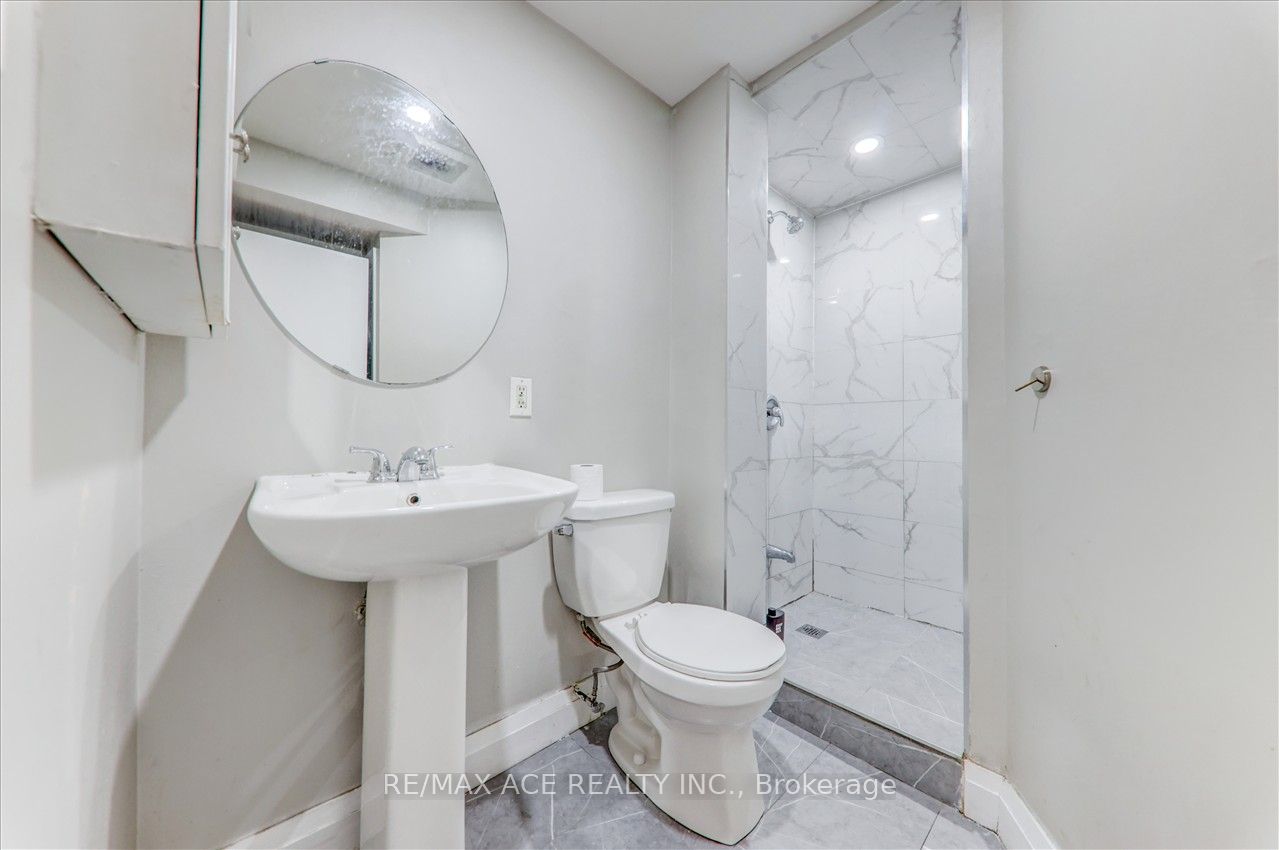 1121 Sandhurst Circle, #20