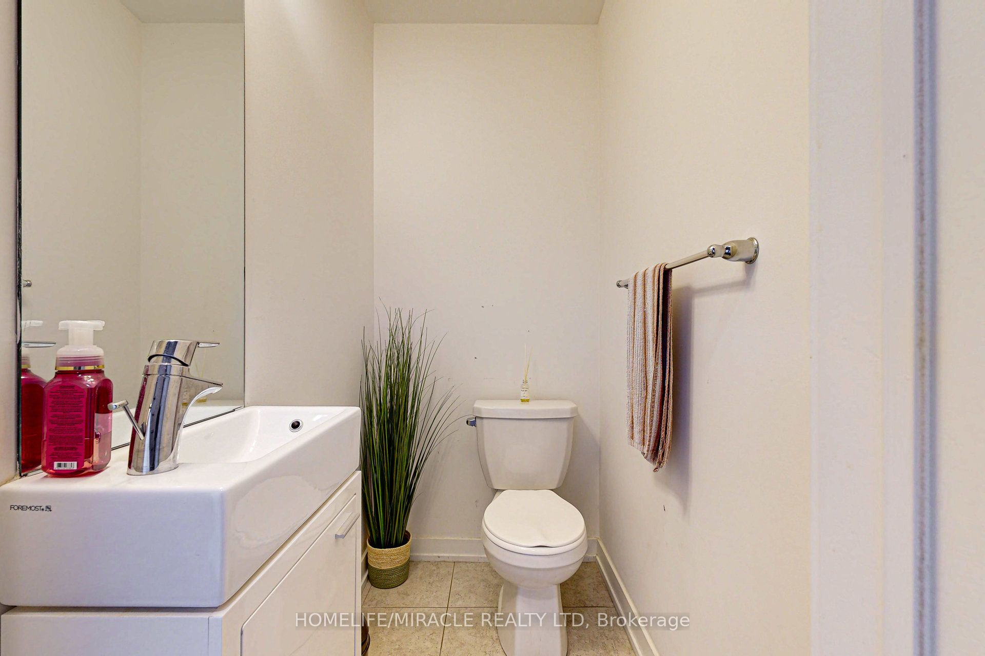 1555 Kingston Road, #212