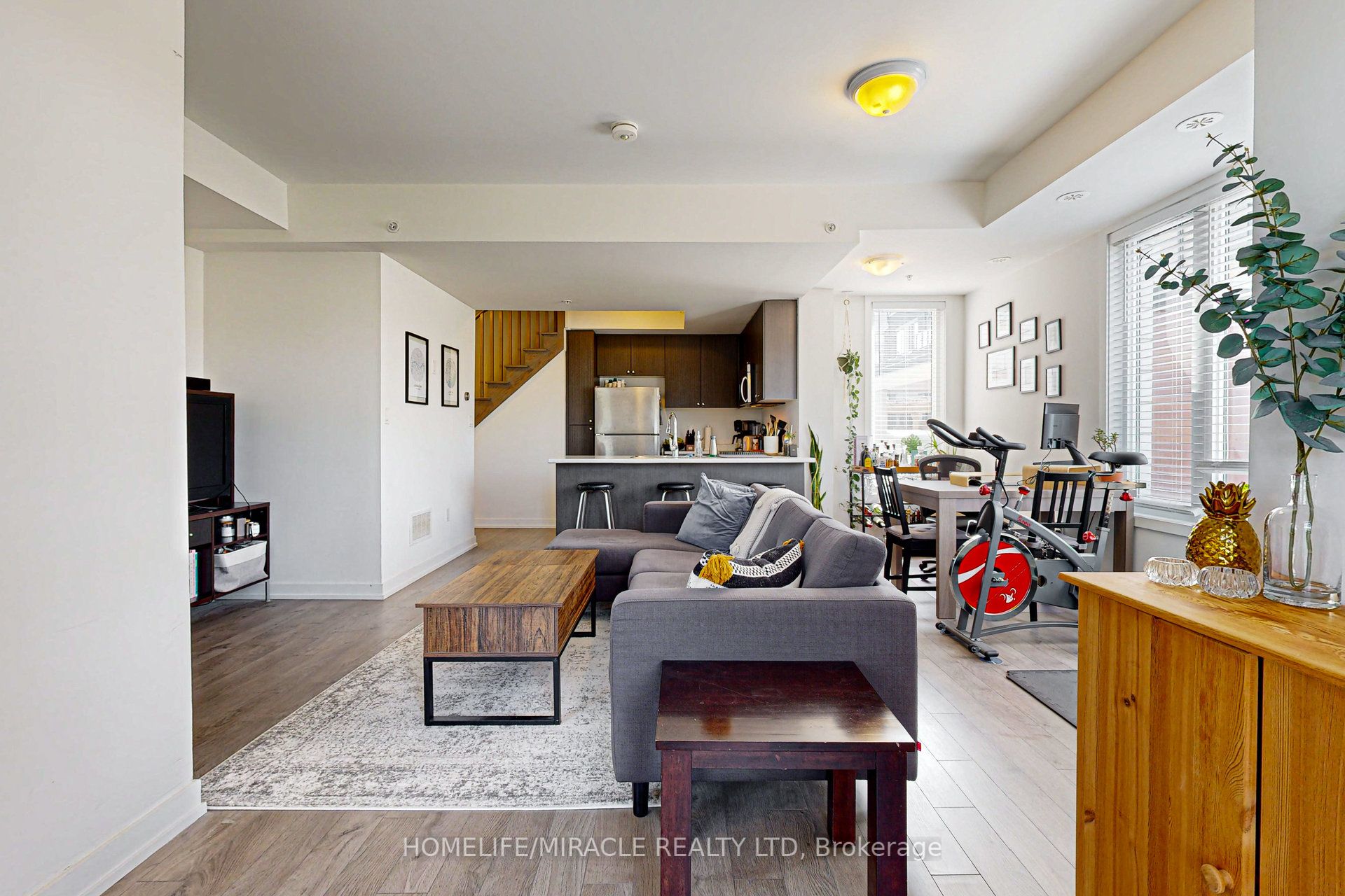 1555 Kingston Road, #212