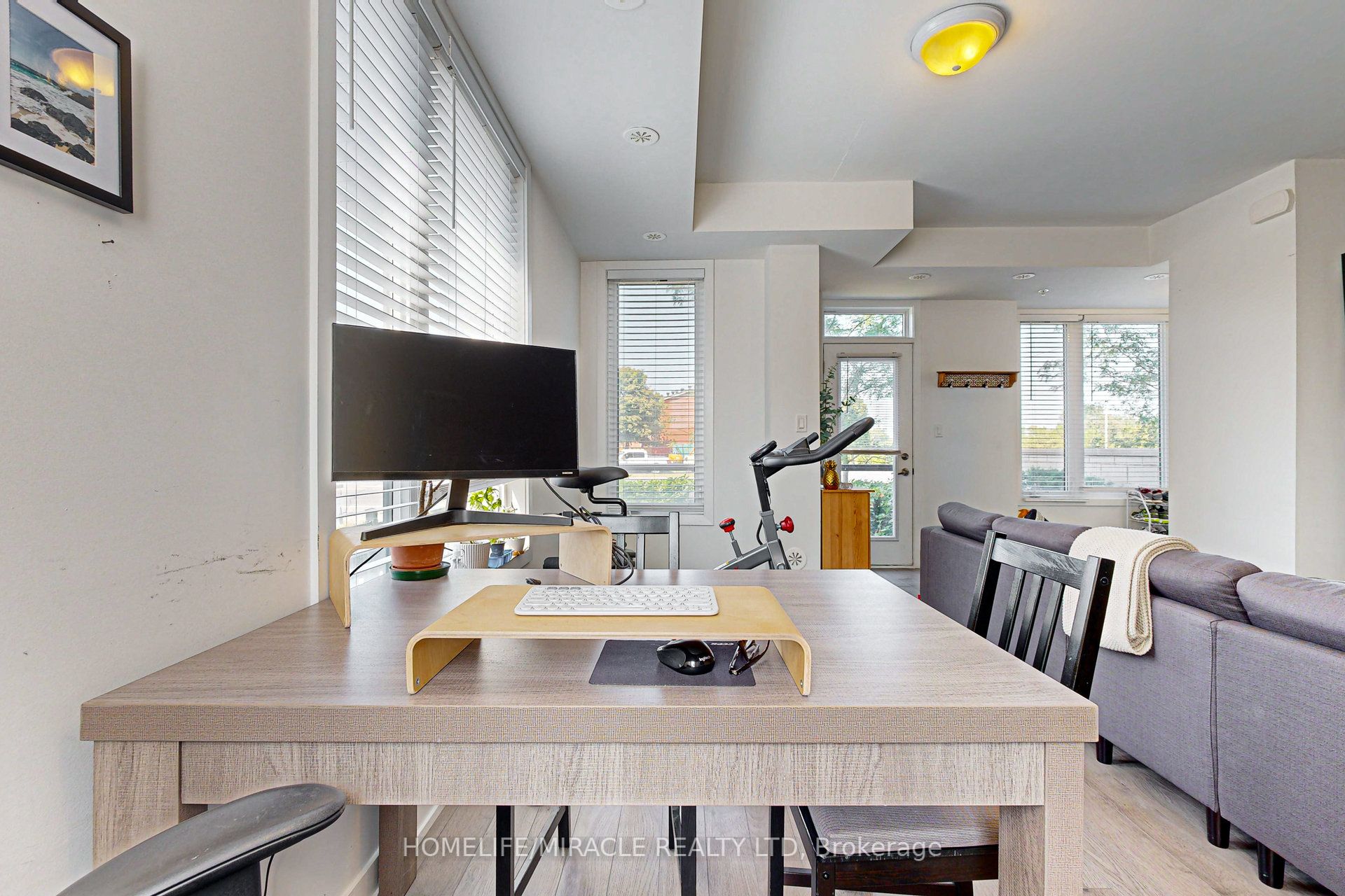 1555 Kingston Road, #212