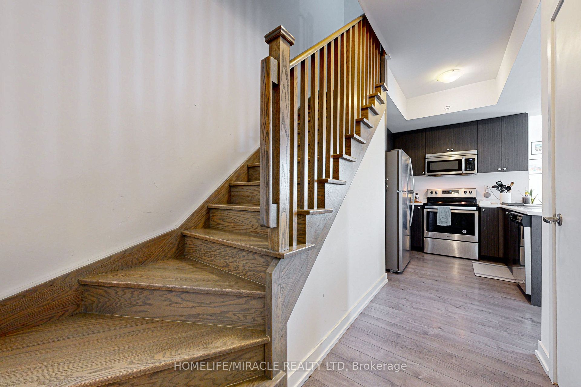 1555 Kingston Road, #212