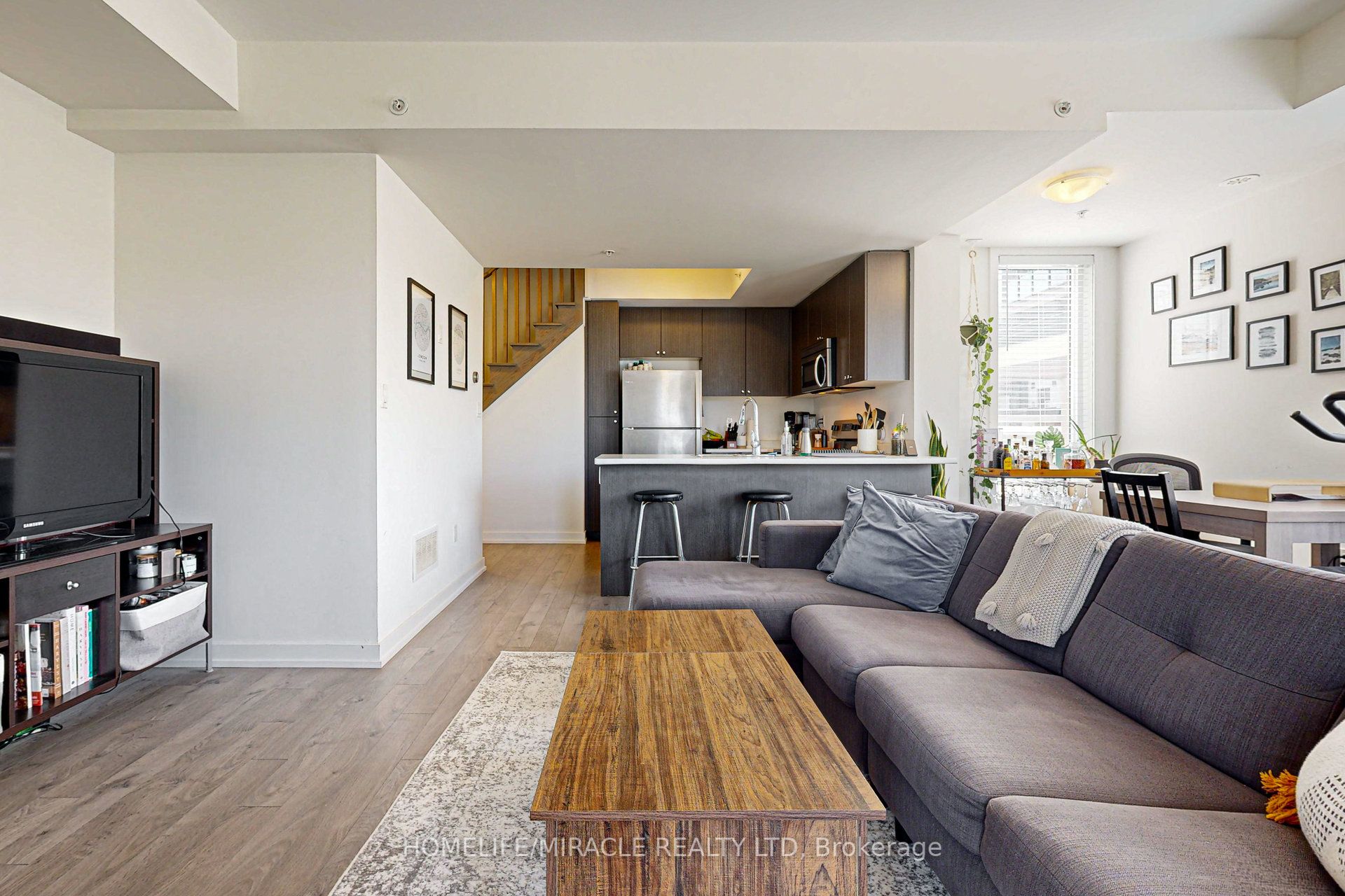 1555 Kingston Road, #212