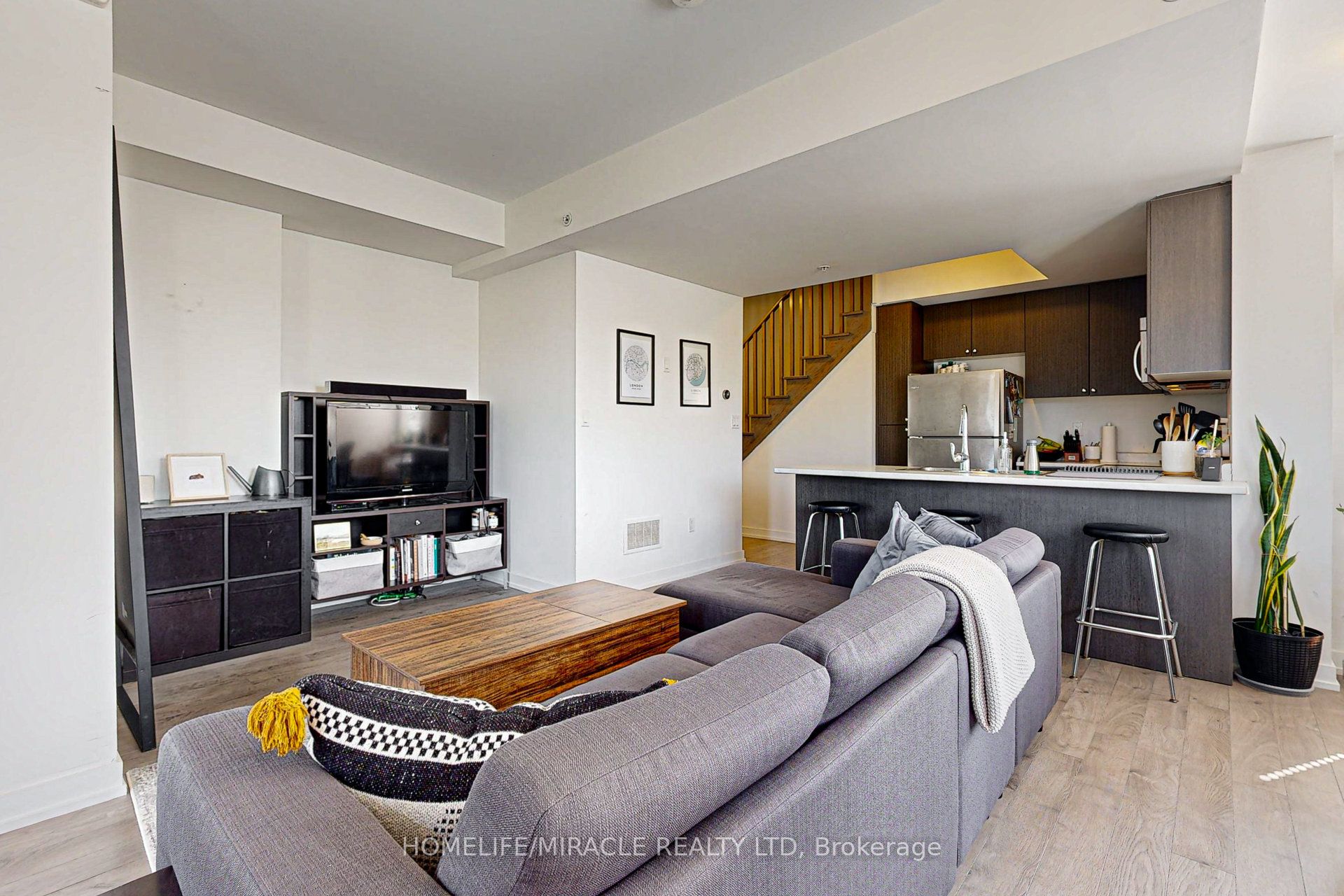 1555 Kingston Road, #212