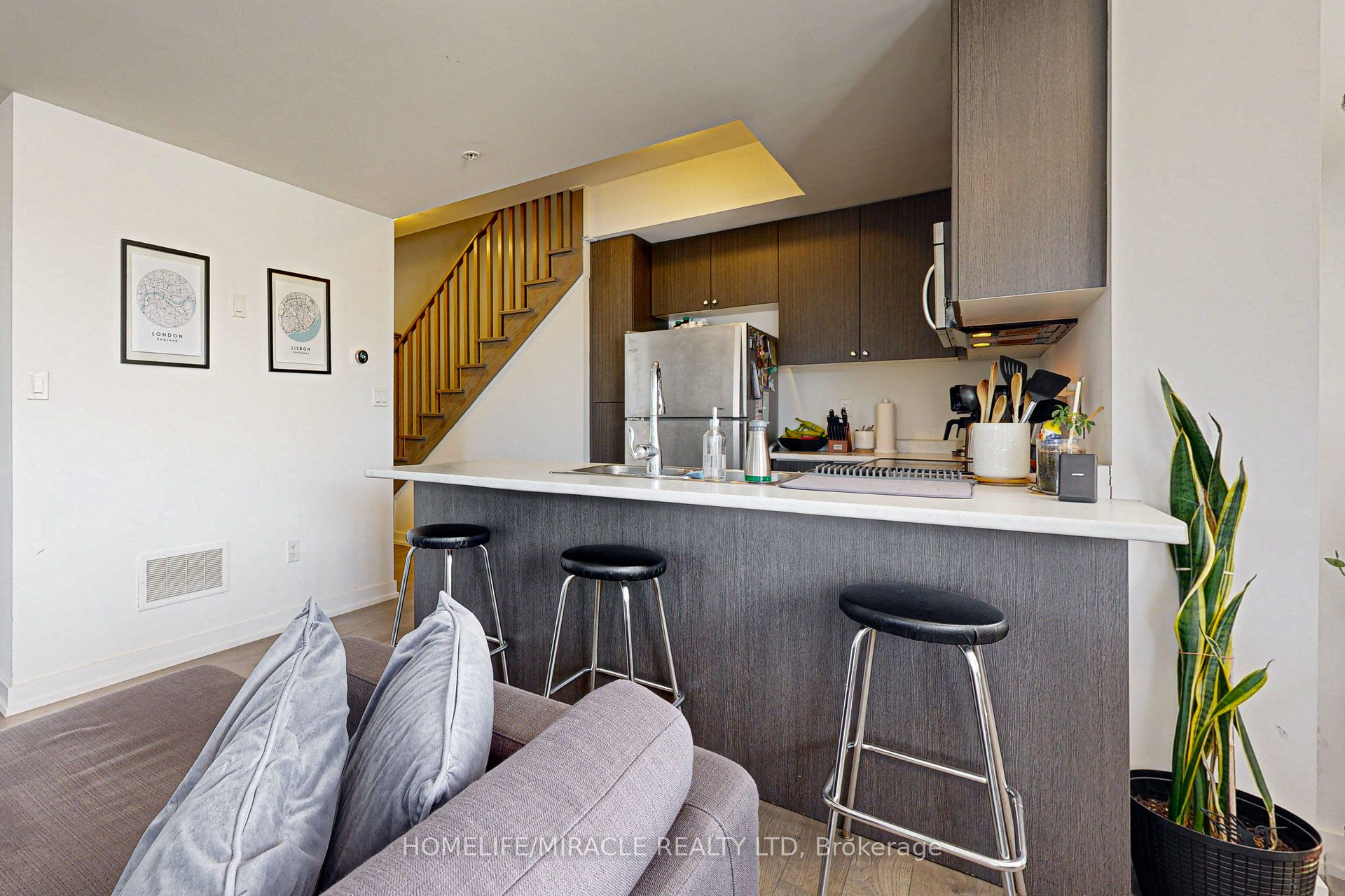 1555 Kingston Road, #212