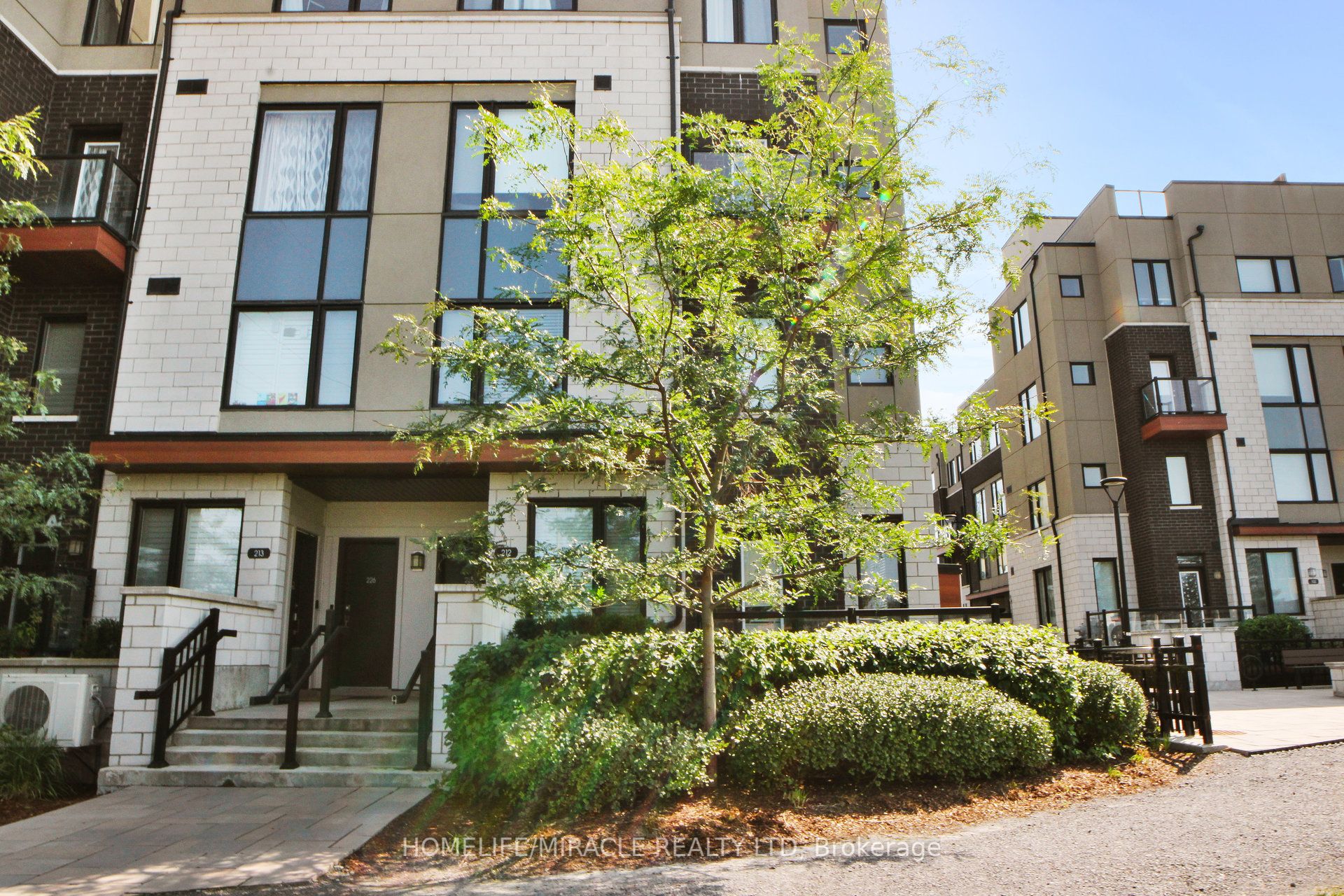 1555 Kingston Road, #212