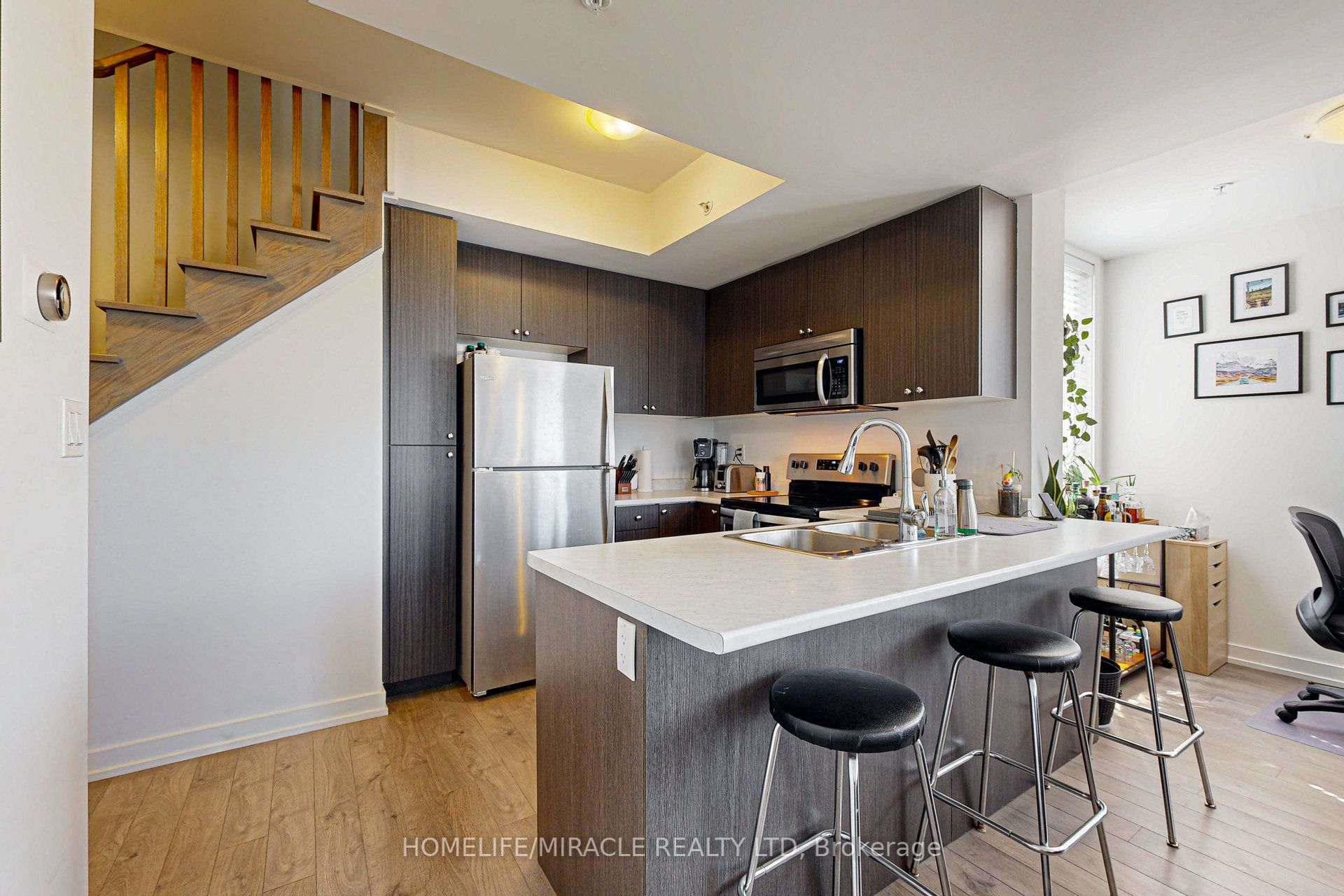 1555 Kingston Road, #212