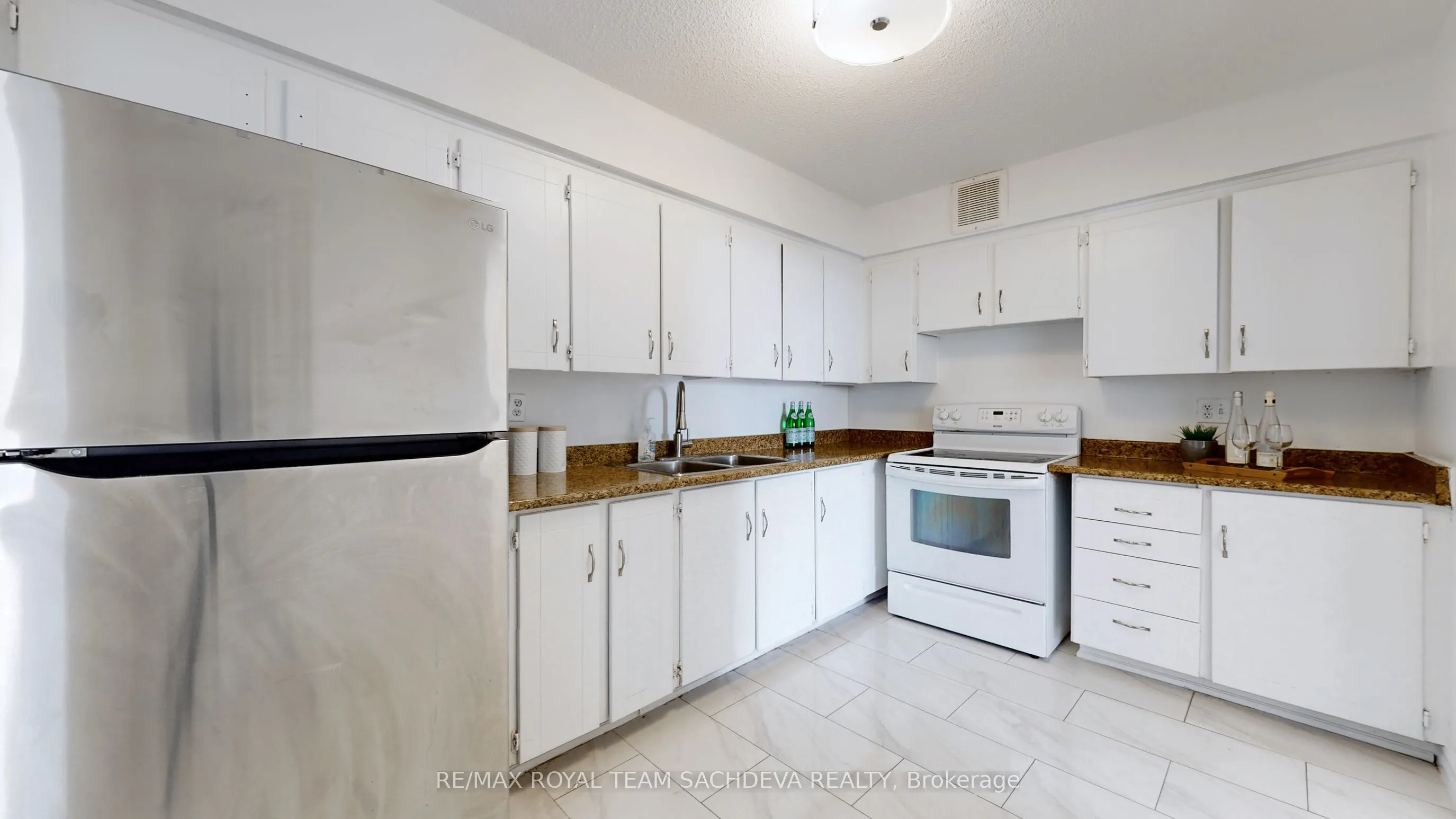 3380 Eglinton Avenue E, #1709