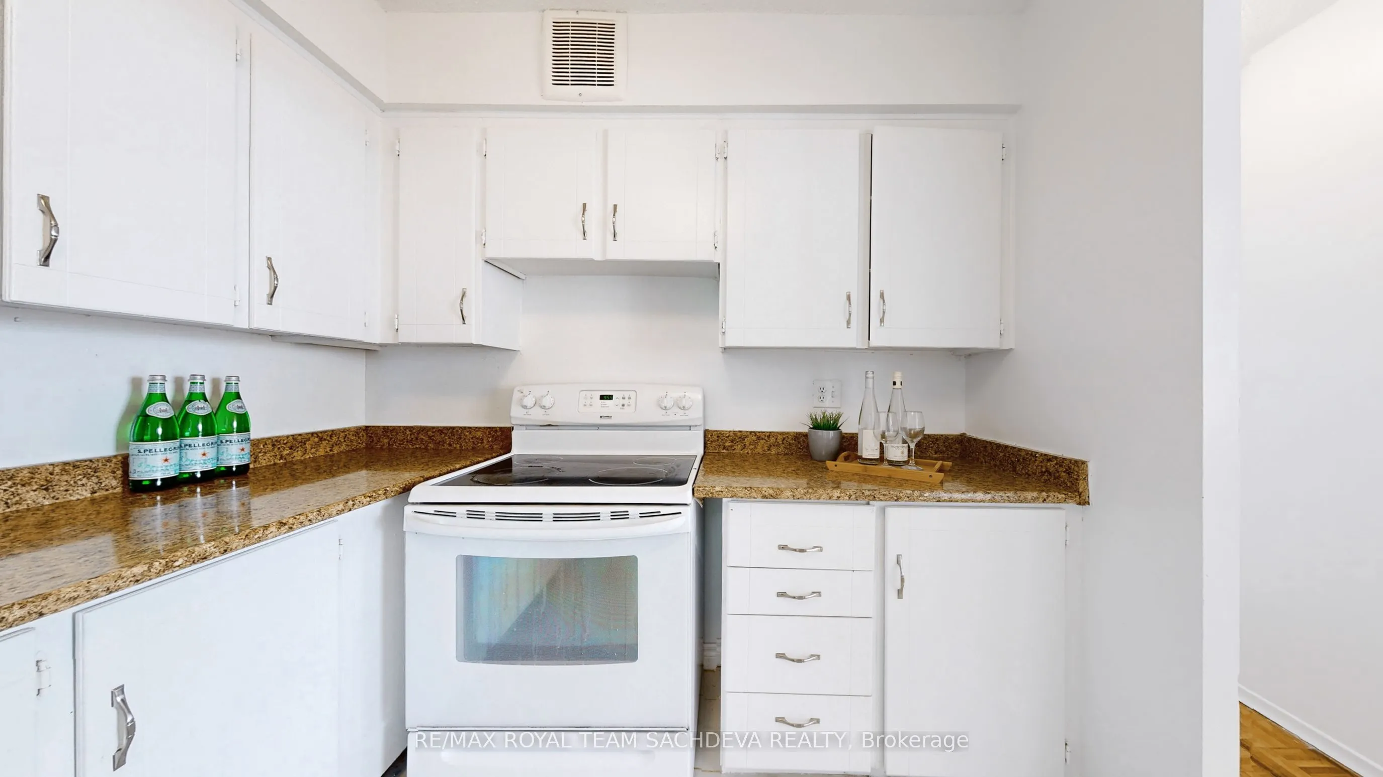 3380 Eglinton Avenue E, #1709