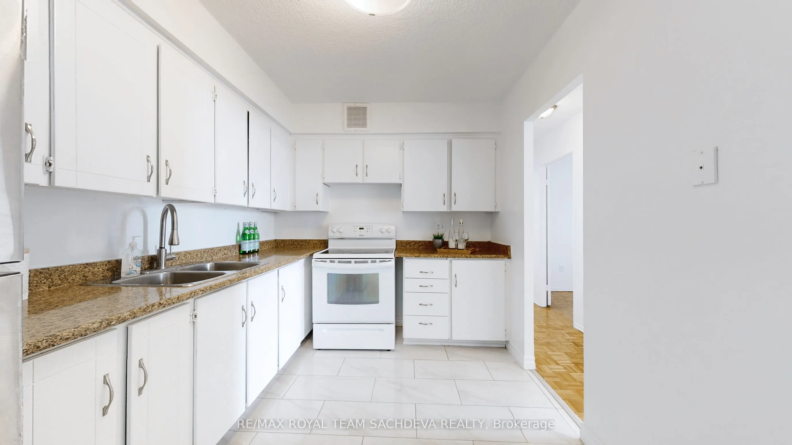 3380 Eglinton Avenue E, #1709