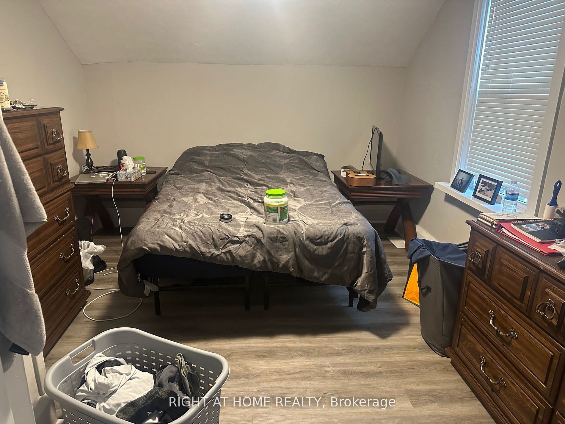 522 Kingston Road W