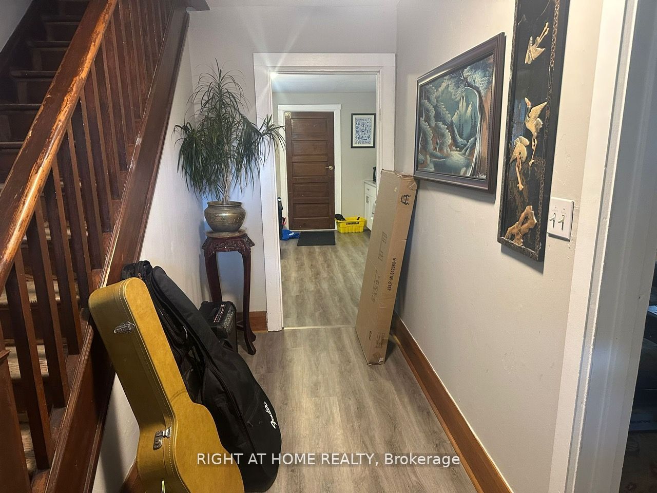 522 Kingston Road W