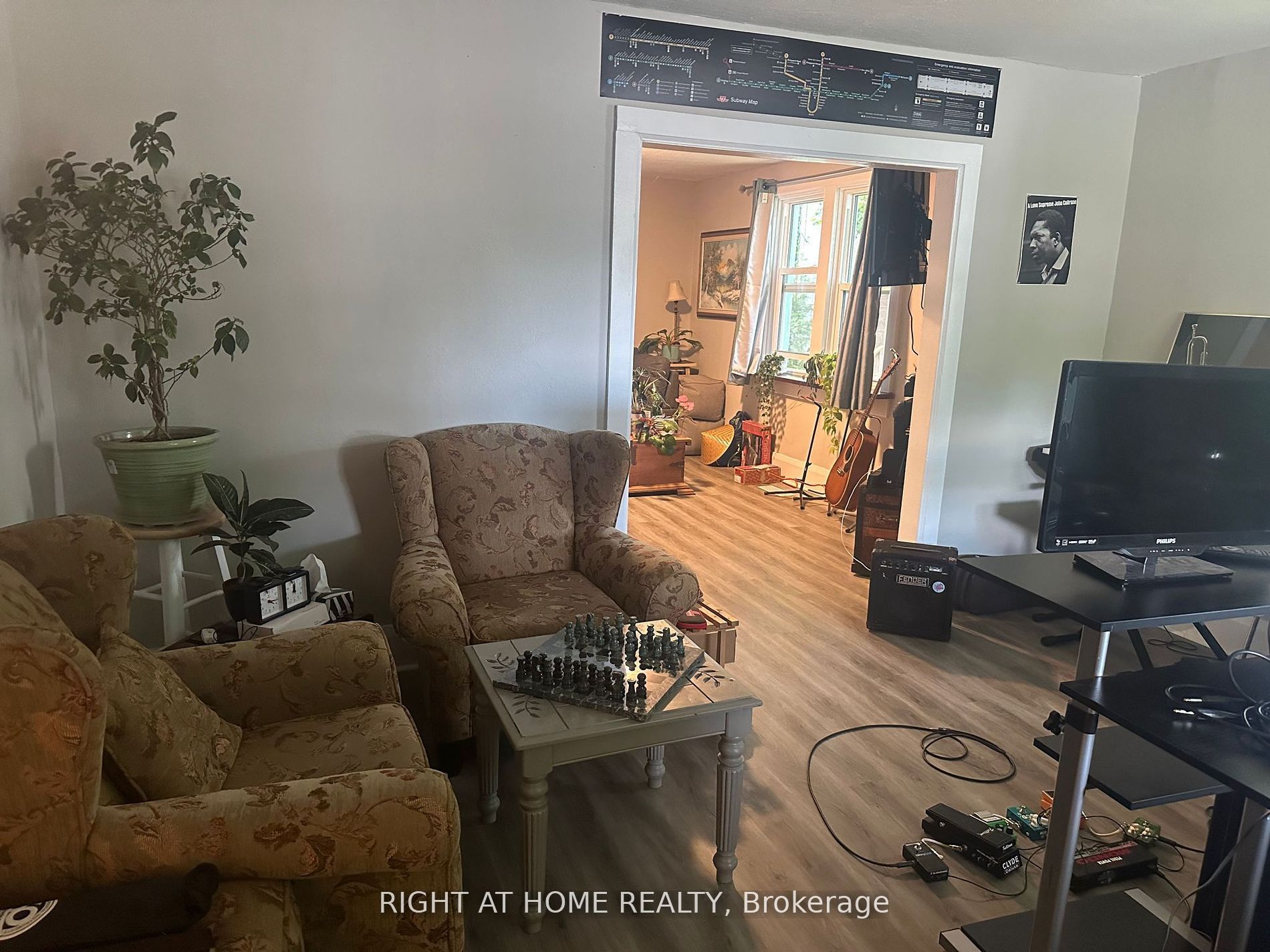522 Kingston Road W