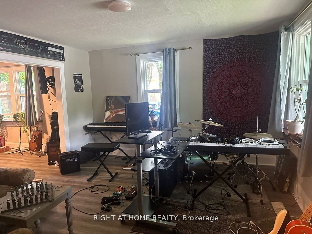 522 Kingston Road W