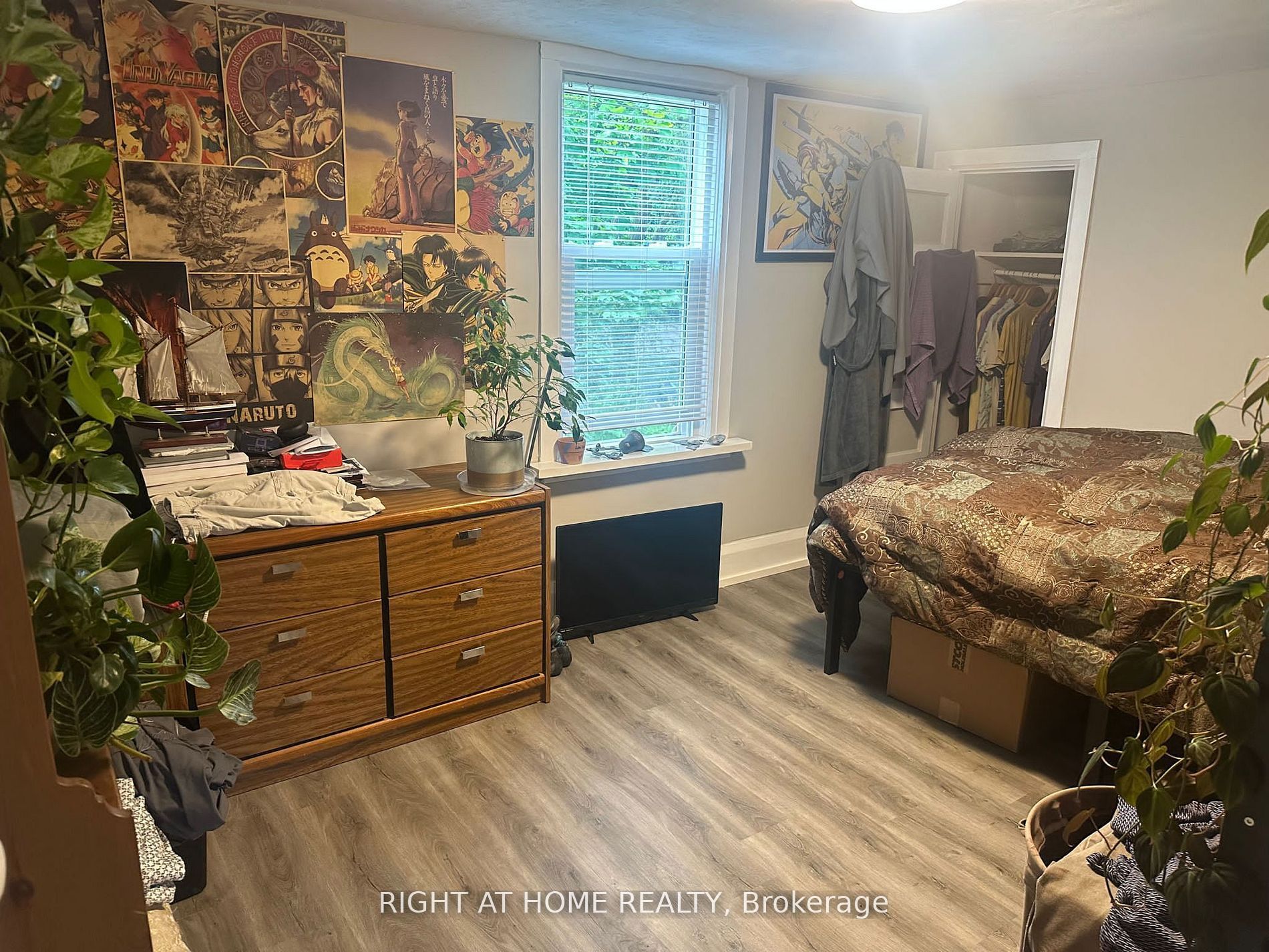 522 Kingston Road W