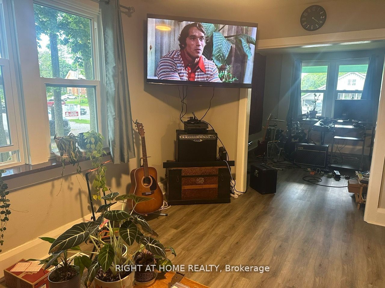 522 Kingston Road W