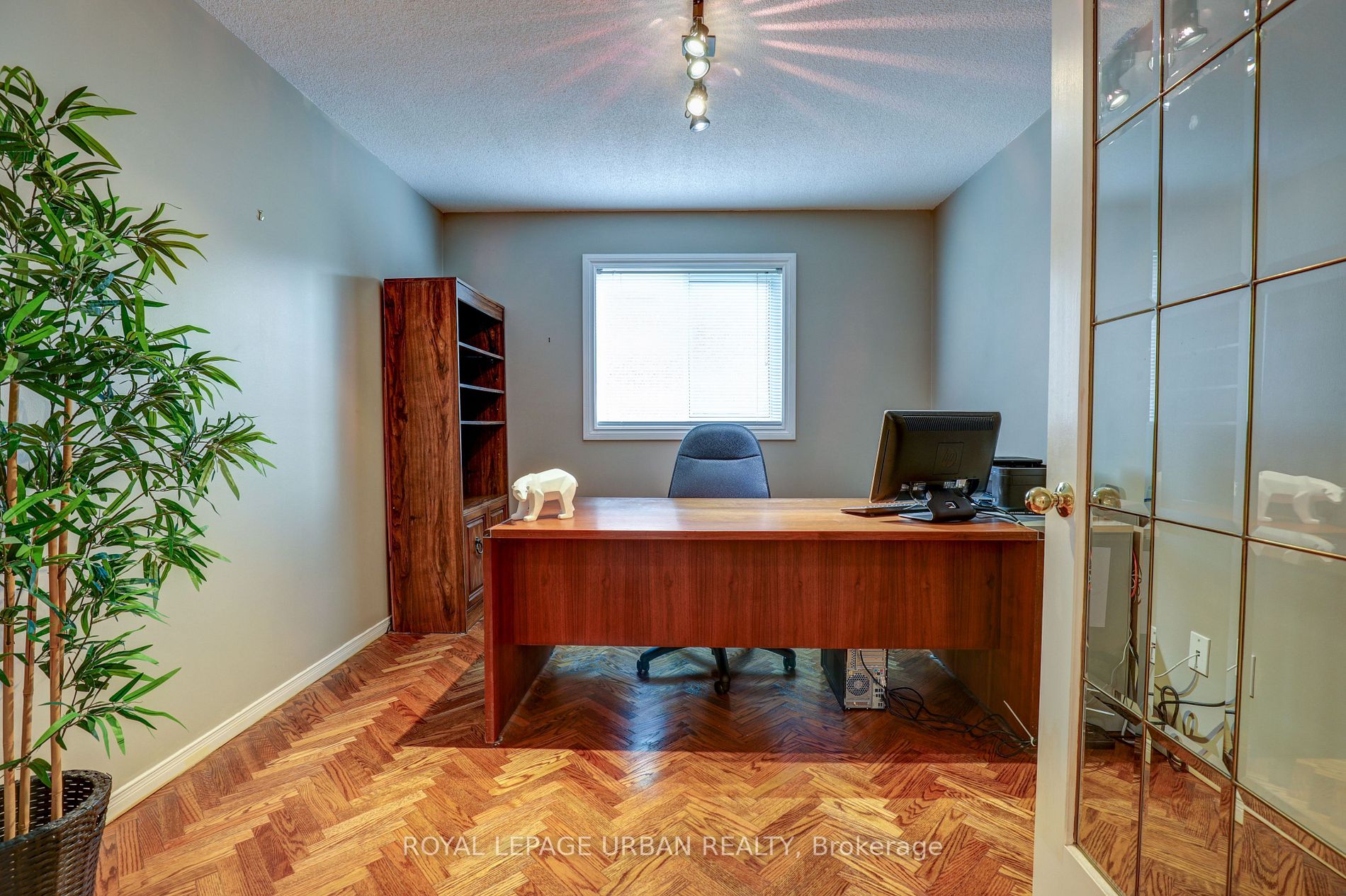 231 Mossbrook Square