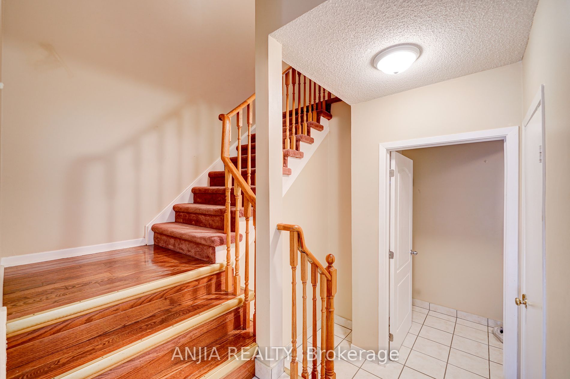 174 Roxanne Crescent