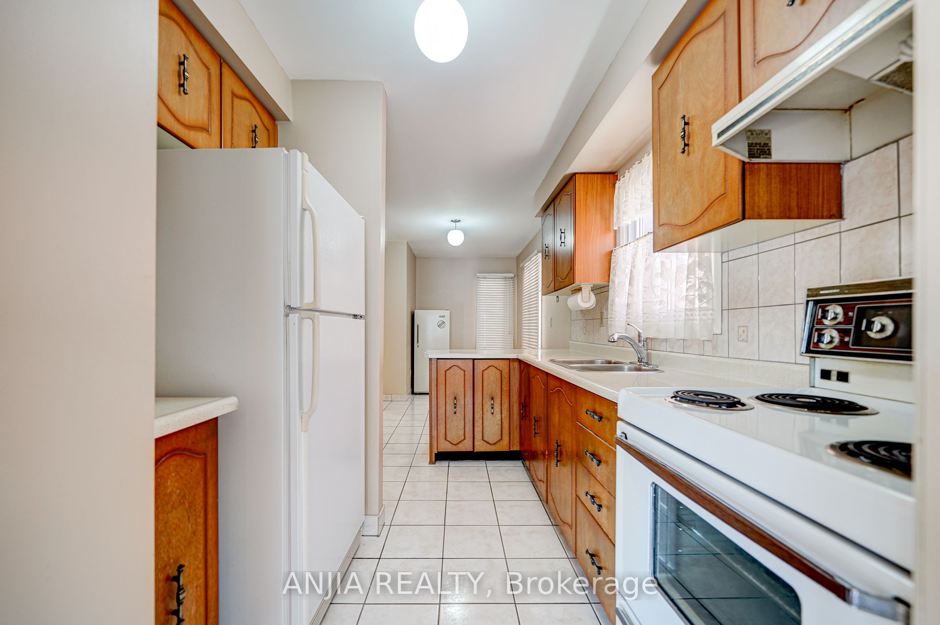 174 Roxanne Crescent