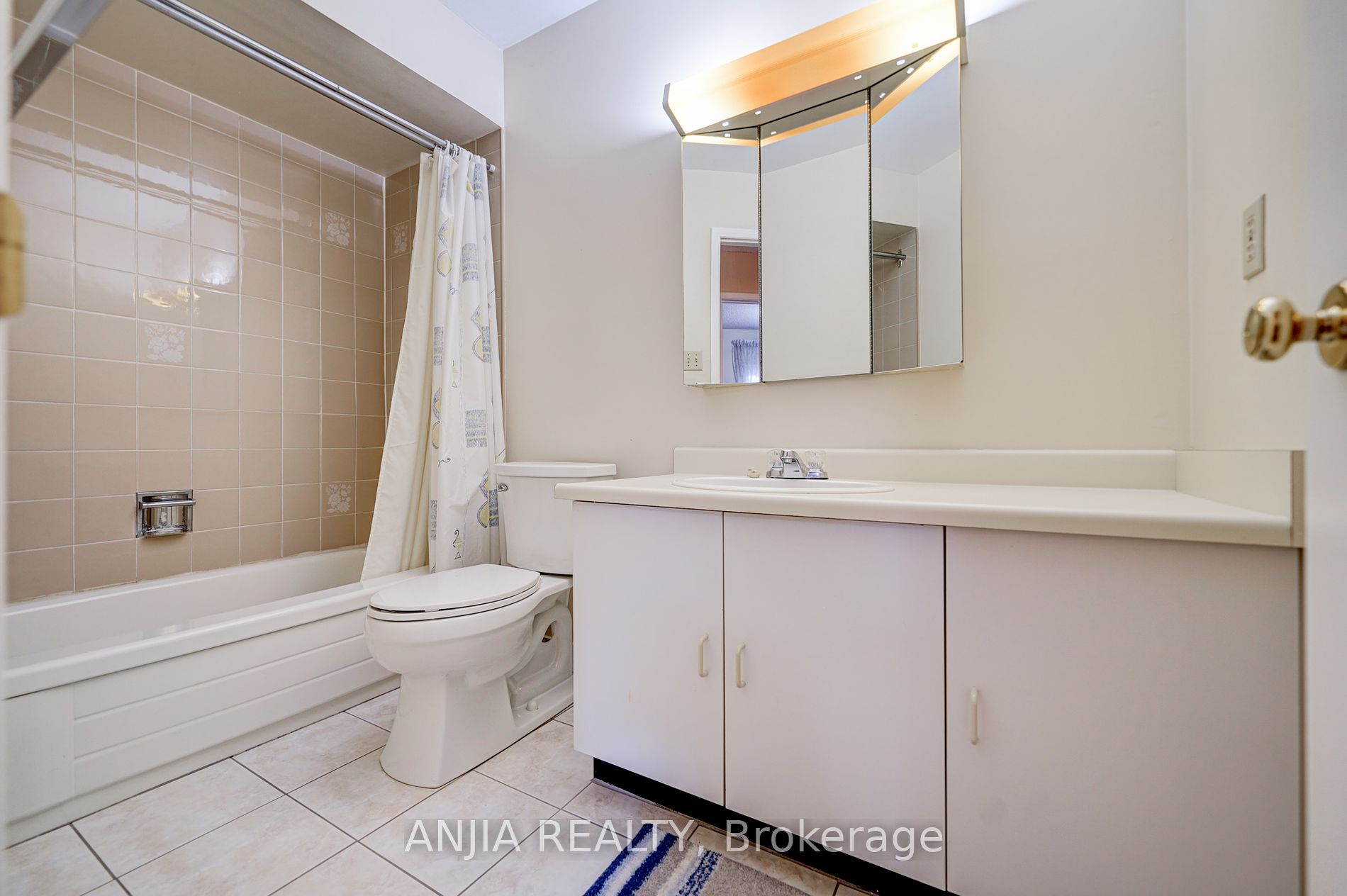 174 Roxanne Crescent