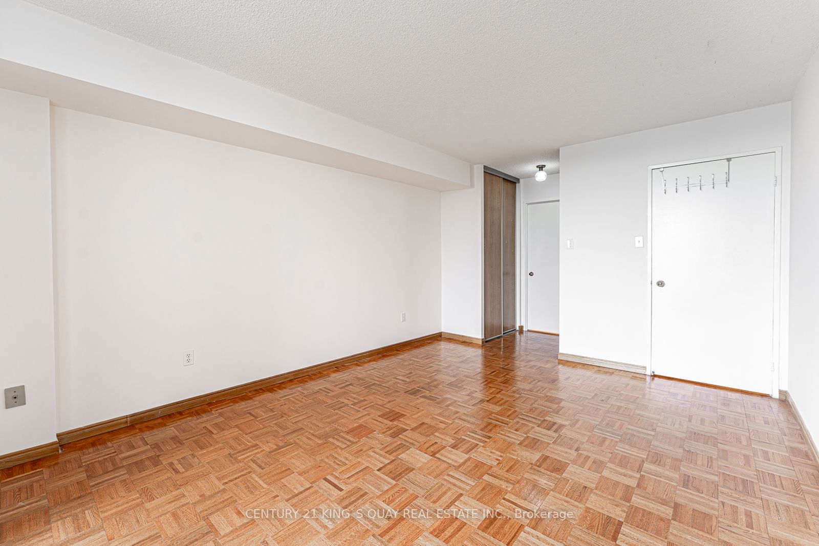 350 Alton Towers Circle, #401