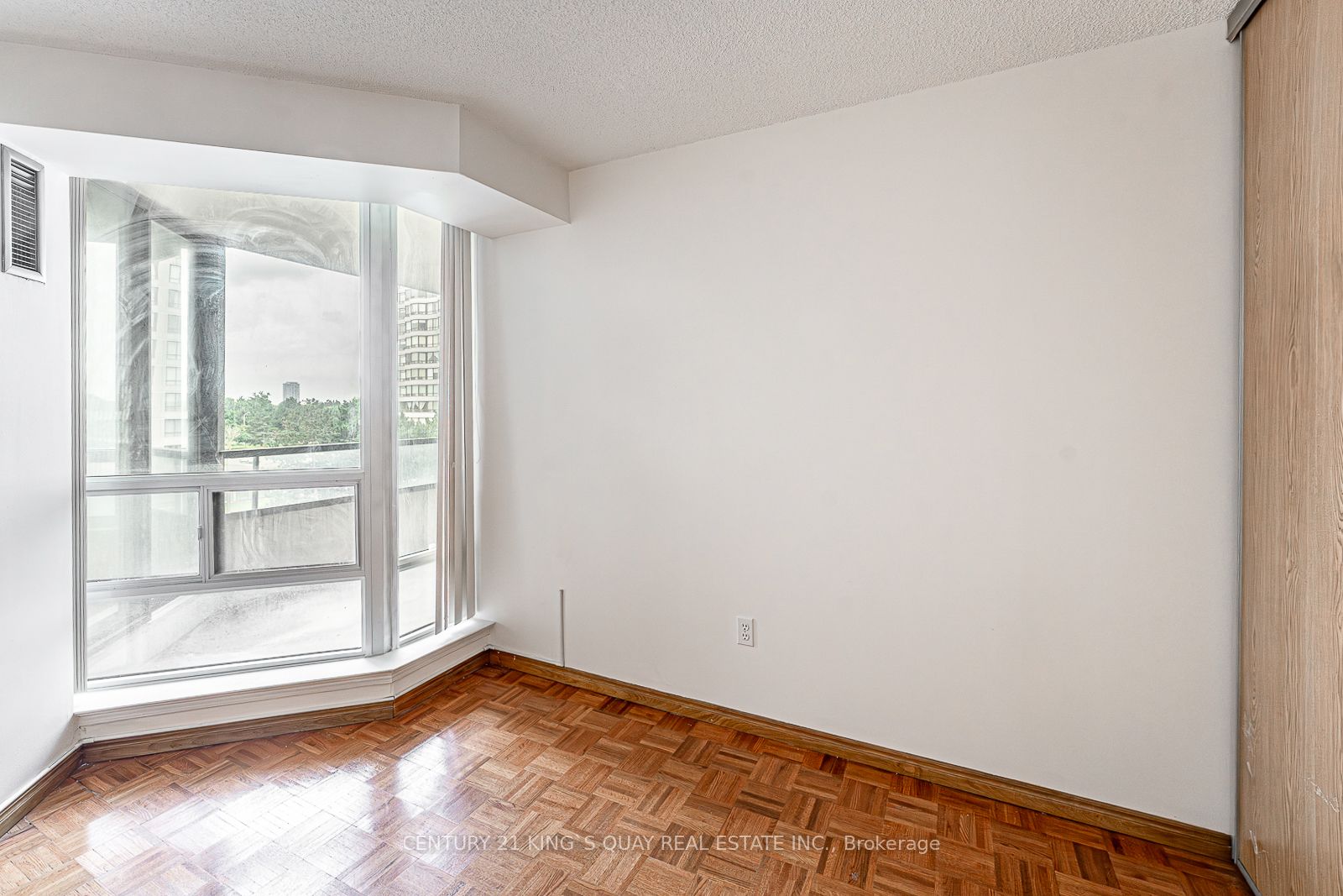 350 Alton Towers Circle, #401
