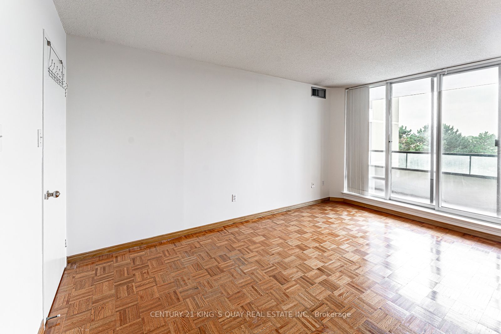 350 Alton Towers Circle, #401