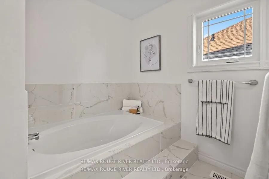 31 Kerrison Drive W